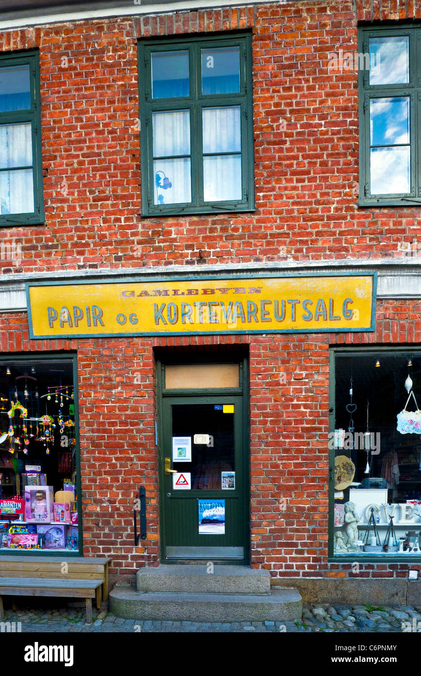 Une vieille boutique front dans la vieille ville de Fredrikstad, Gamlebyen, Norvège Banque D'Images