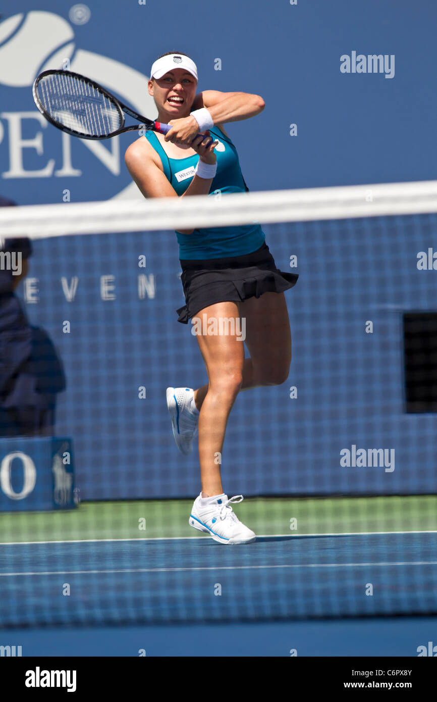 Vera Zvonareva (RUS) en compétition à l'US Open de Tennis 2011. Banque D'Images