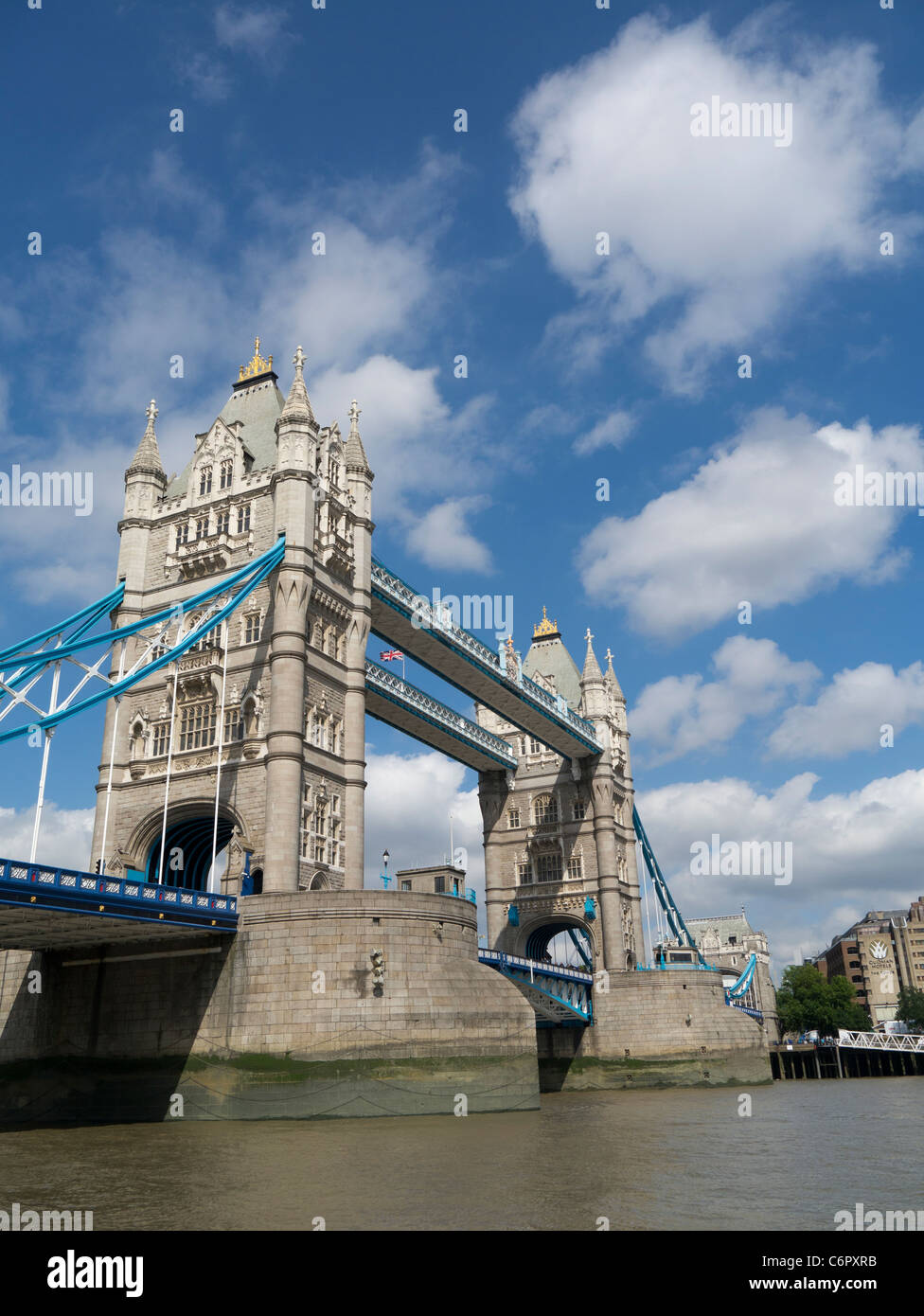 Tower Bridge, attraction touristique historique, Tamise London England UK. Banque D'Images