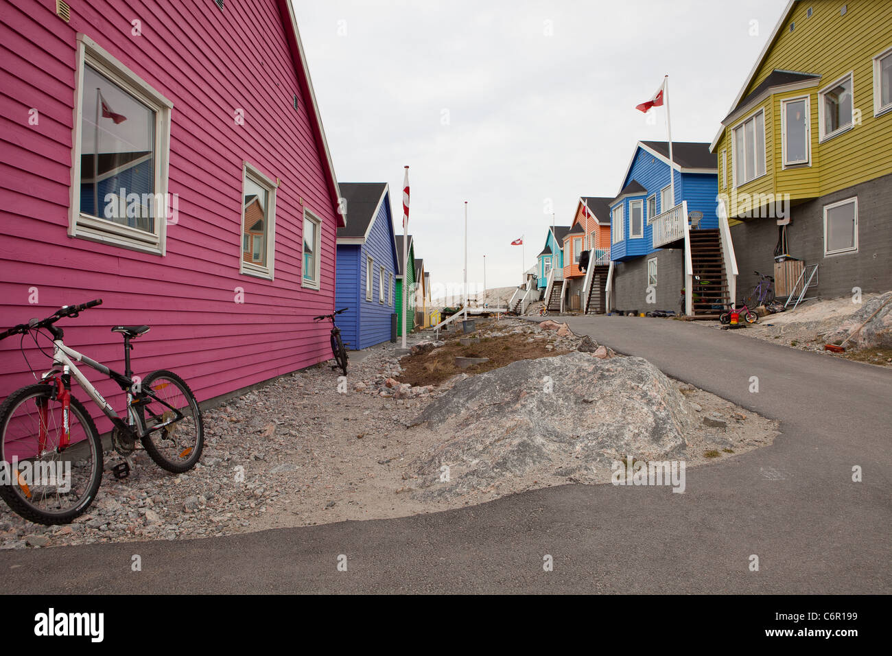 Maisons colorées à Ilulissat, sur la côte ouest du Groenland Banque D'Images