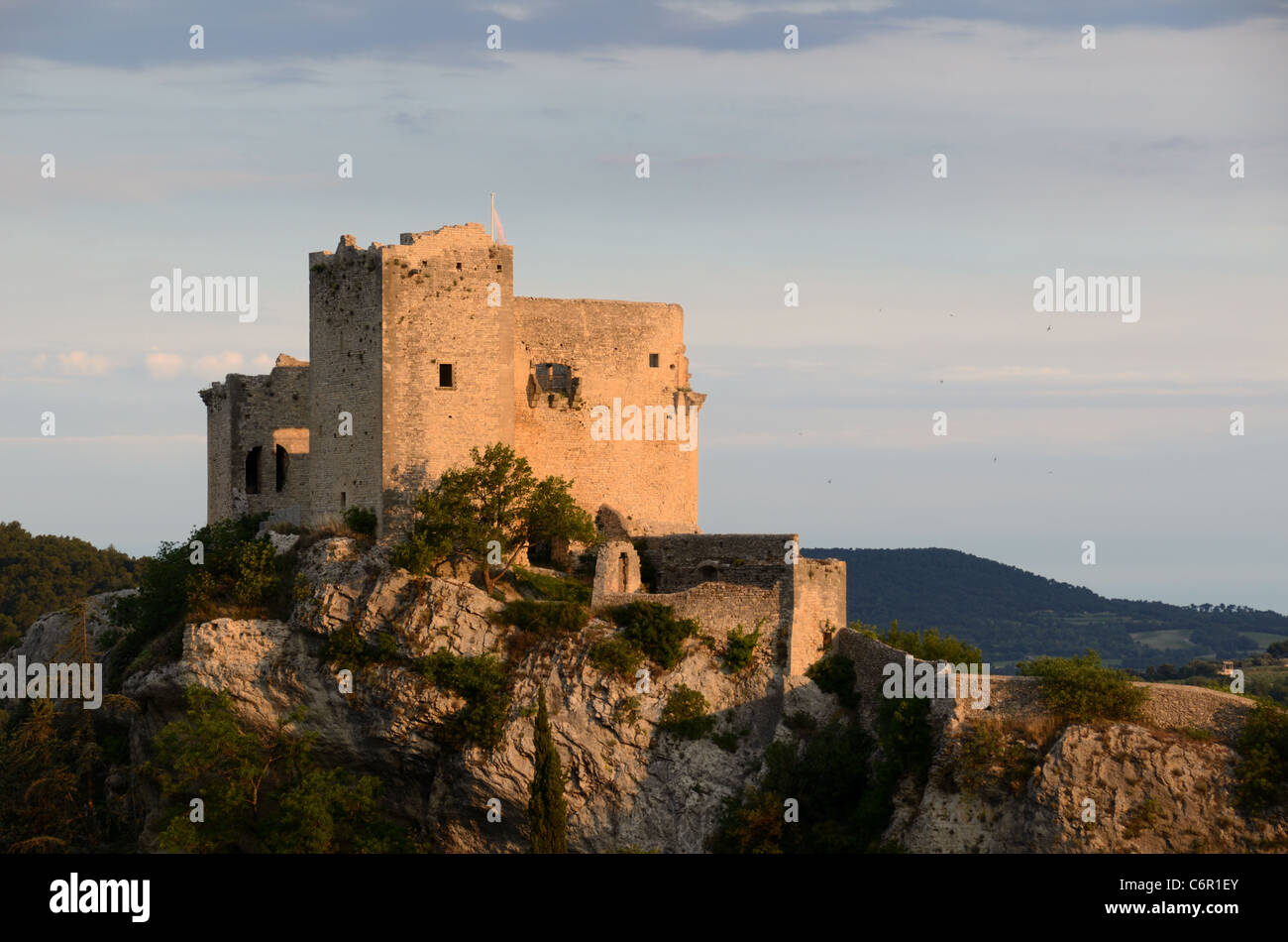 Le Lever Du Soleil Sur Le Château Médiéval Ou Château à