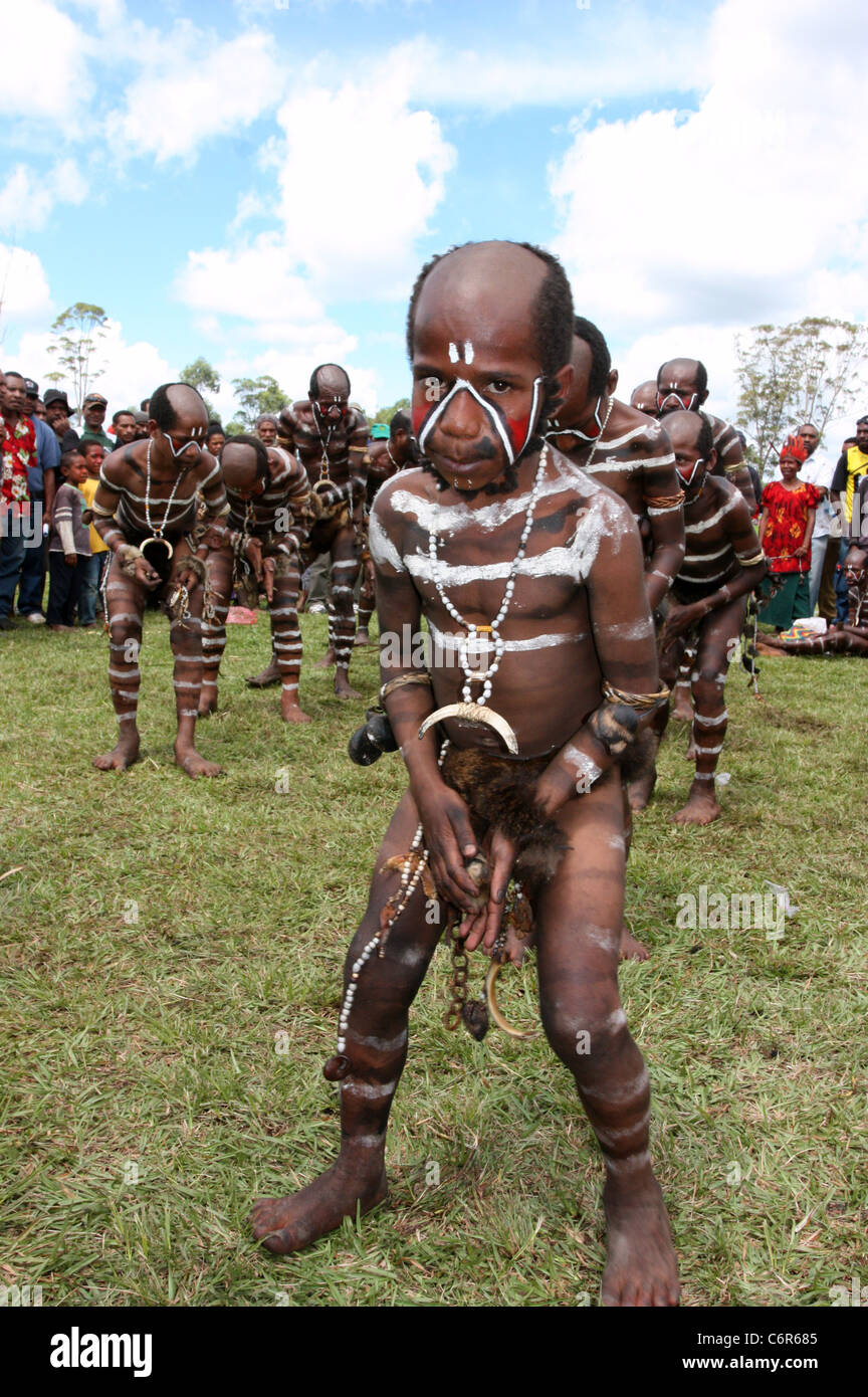 La tribu rare de la Papouasie-Nouvelle-Guinée à partir d'Ambullua dans la région des hautes près de Mt. Wilhelm Banque D'Images