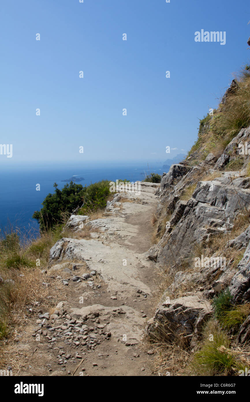 Sentiero degli Dei. Chemin du dieux comme il court entre Nocelle et colle  la Serra Photo Stock - Alamy