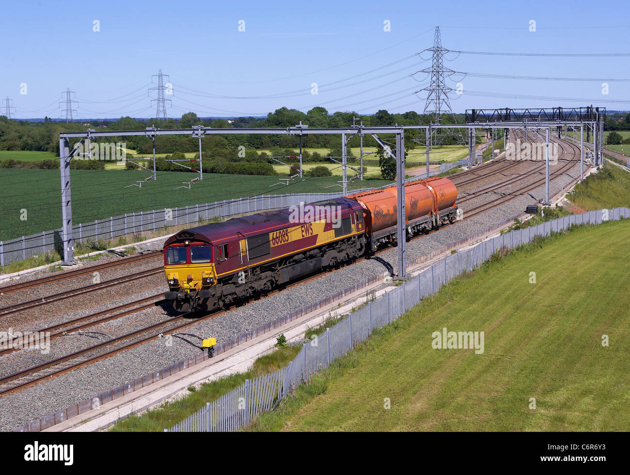 DBS 66085 chefs 6F11 Bletchley CMR - Warrington grâce à Lichfield 03/06/11. Banque D'Images