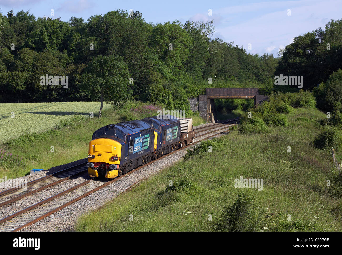 37218 & 37601 'Class 37 - 50' tête par Croome dans Worcestershire avec 6V73 04:33 Crewe - Berkeley fiole. Banque D'Images