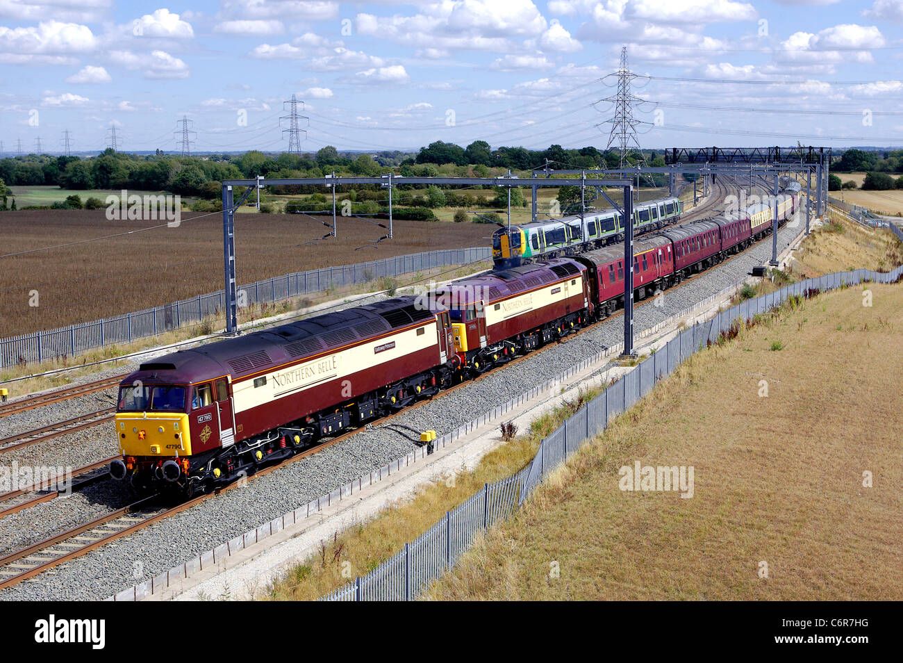 Les DRS northern belle locos sur train de passagers Banque D'Images