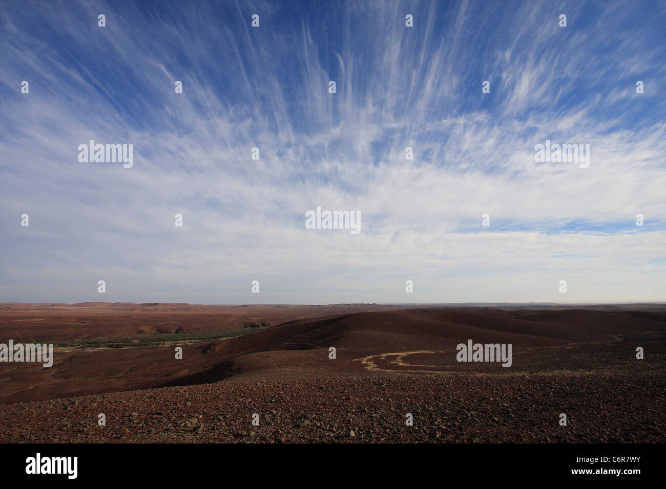 Paysage désertique avec des nuages Banque D'Images