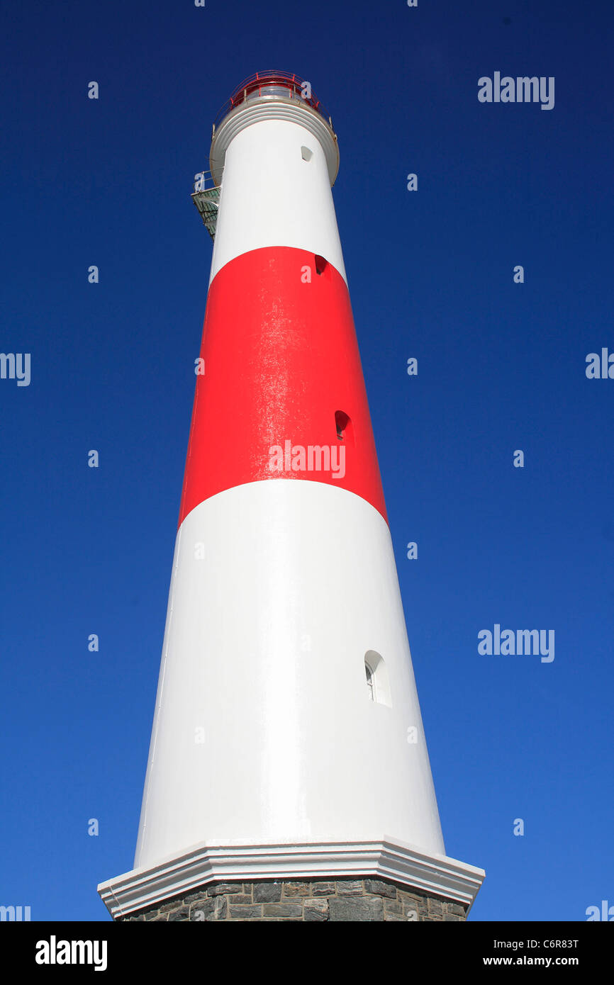Low angle view of light house against a blue sky Banque D'Images