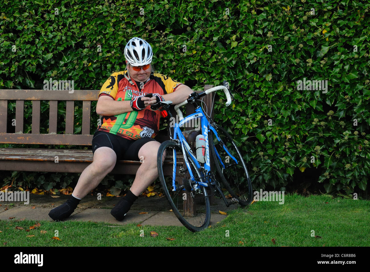 Obese cyclist Banque de photographies et d images haute