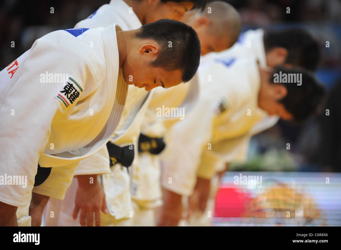 Le Japon (JPN) line-up pour le championnat du monde de judo Paris 2011, l'équipe masculine des compétitions. Banque D'Images
