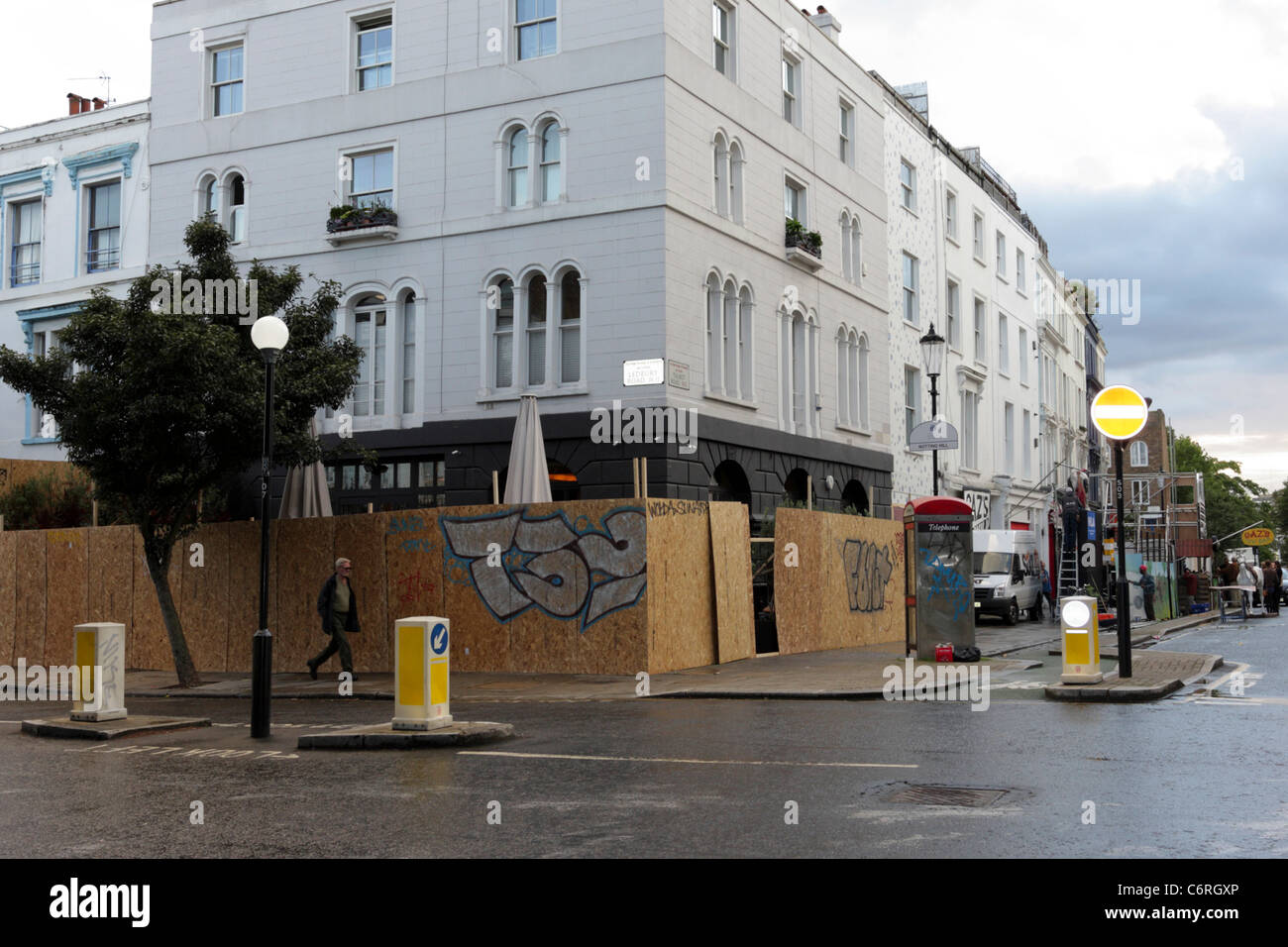 Contre-mesures pour protéger les entreprises pendant la carnaval de Notting Hill à Londres. Banque D'Images