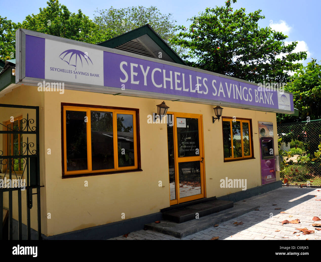 Direction générale de la Banque d'épargne aux Seychelles, l'île de La Digue aux Seychelles. Banque D'Images