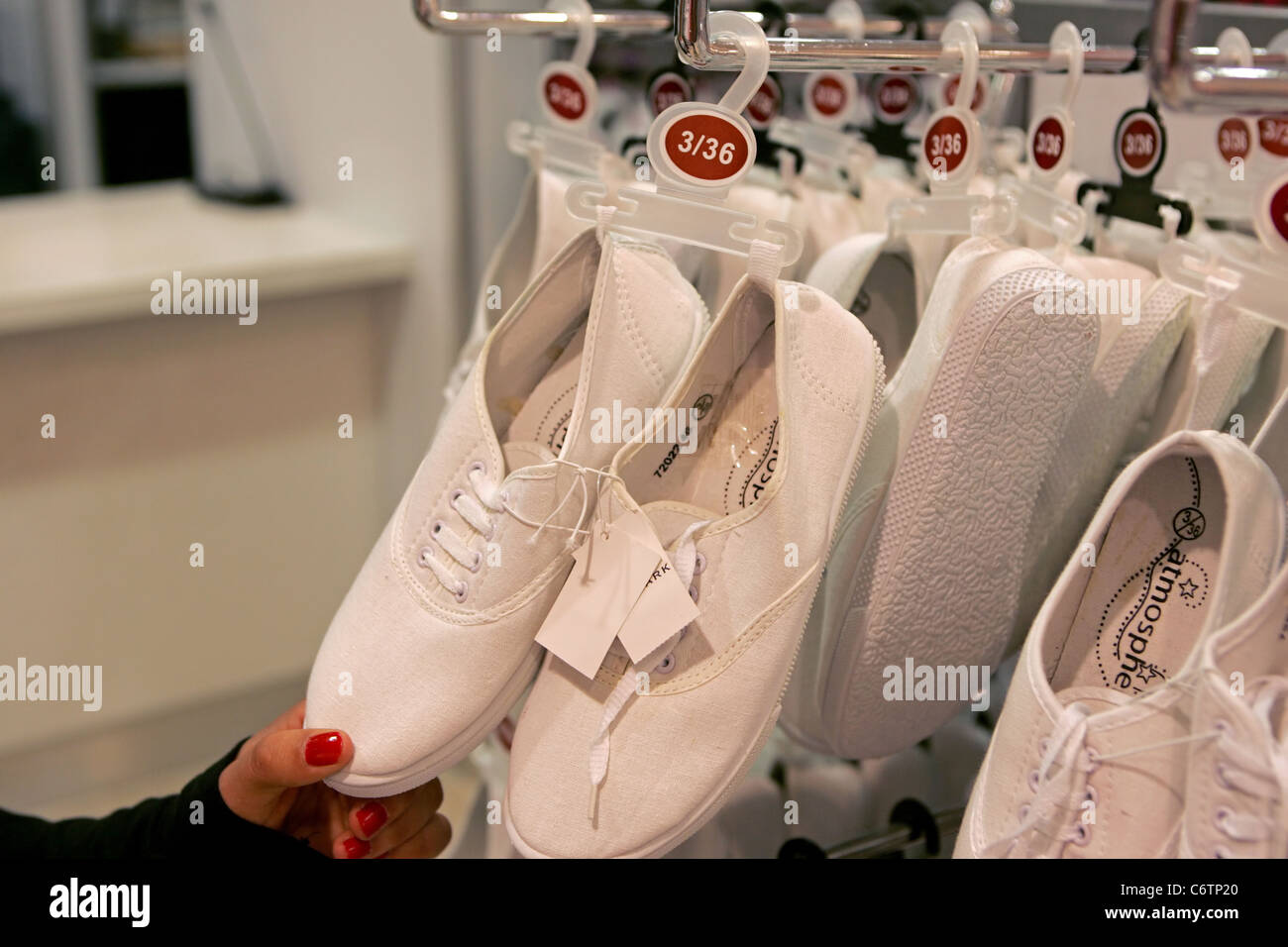 Chaussures primark Banque de photographies et d'images à haute résolution -  Alamy