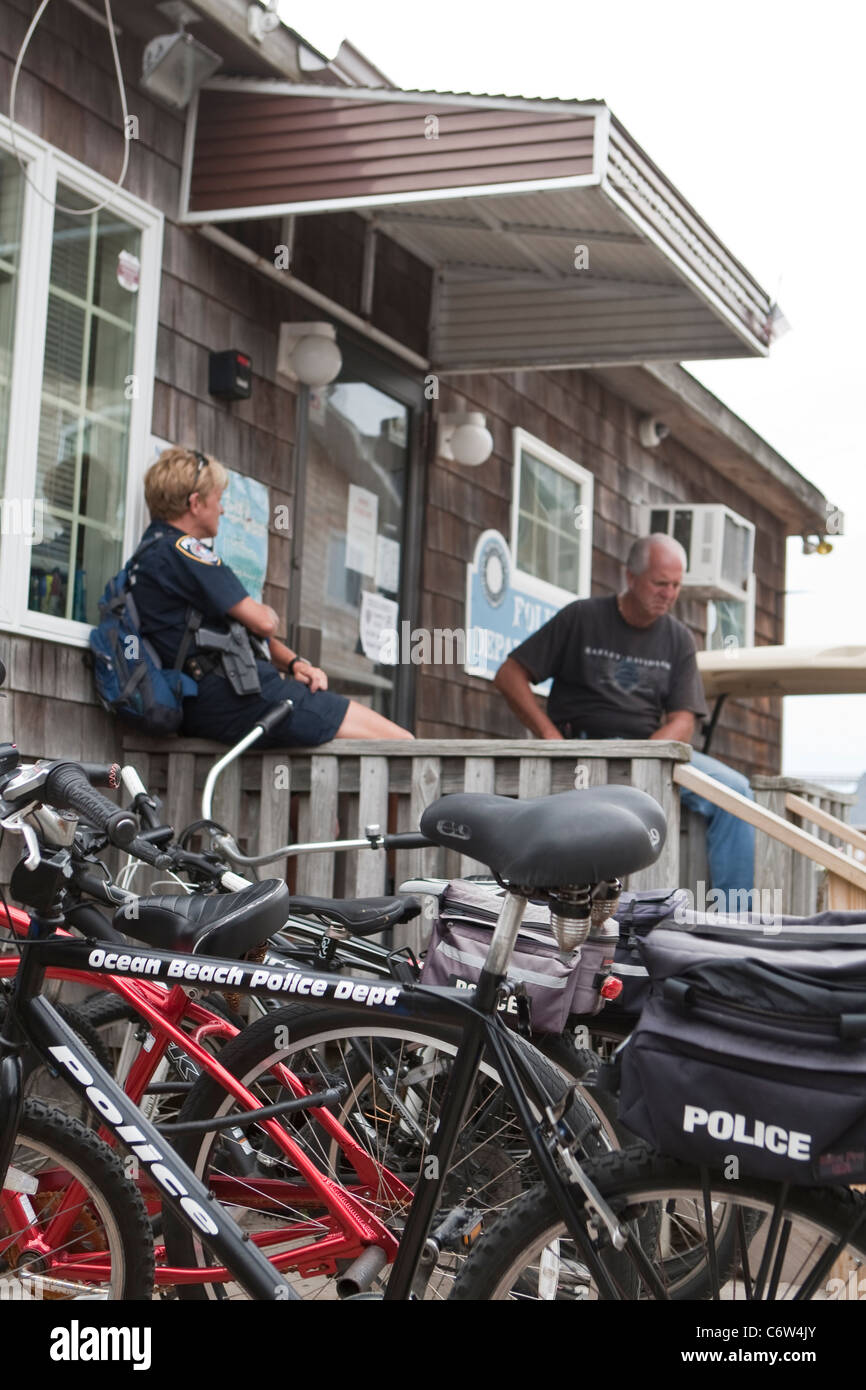 Un service de police de Ocean Beach location est vu dans Ocean Beach on Fire Island dans l'état de New York, le mercredi 3 août 2011. Banque D'Images