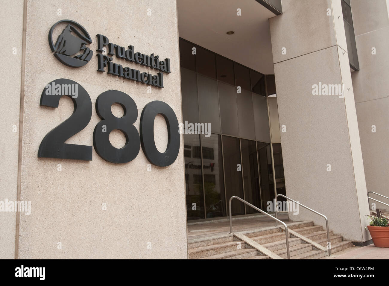 Prudential Financial logo est représenté sur un immeuble de bureaux à Hartford, Connecticut, samedi 6 août 2011. Banque D'Images