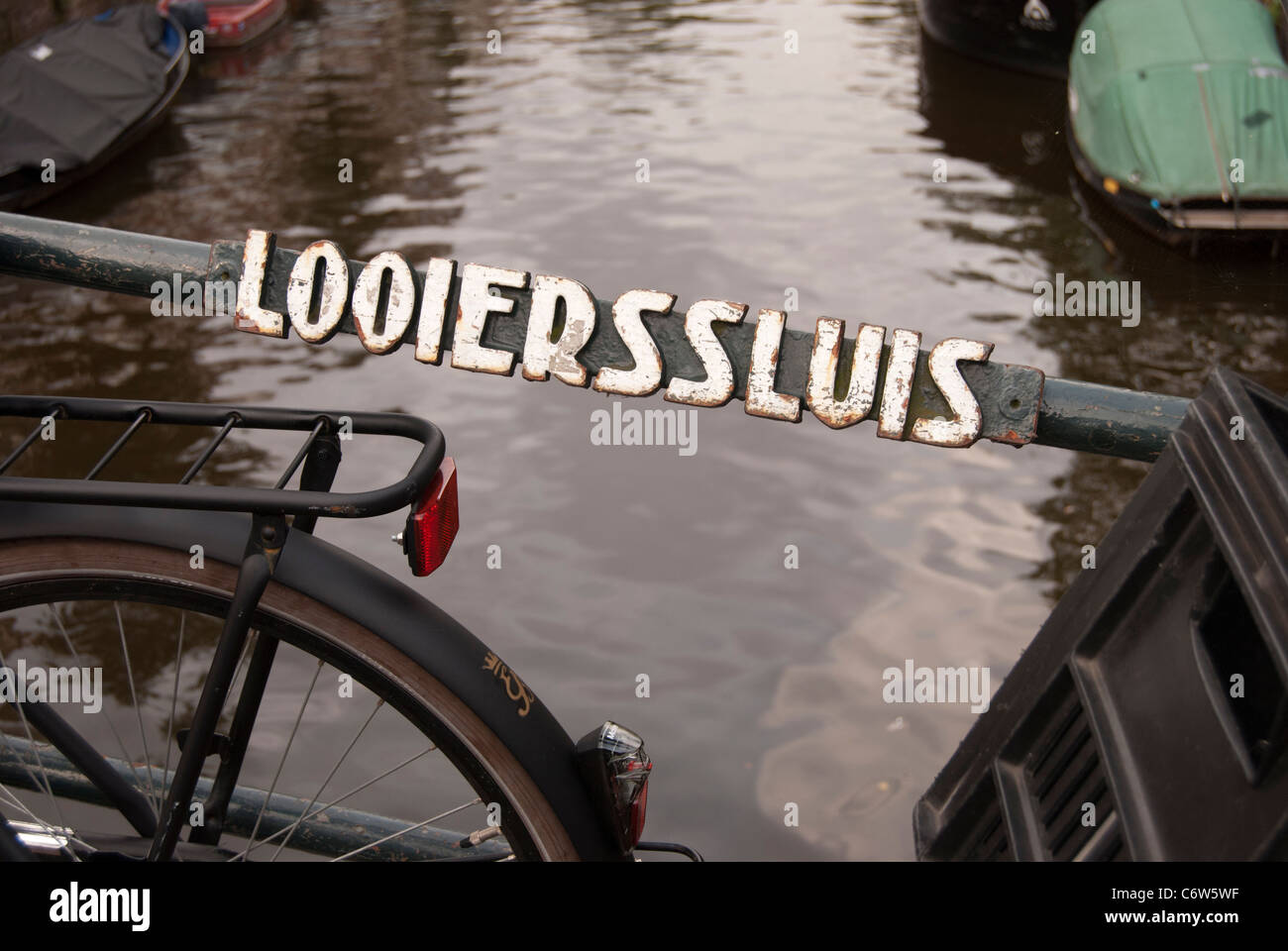 Looierssluis bridge signe et vélo, Amsterdam Banque D'Images