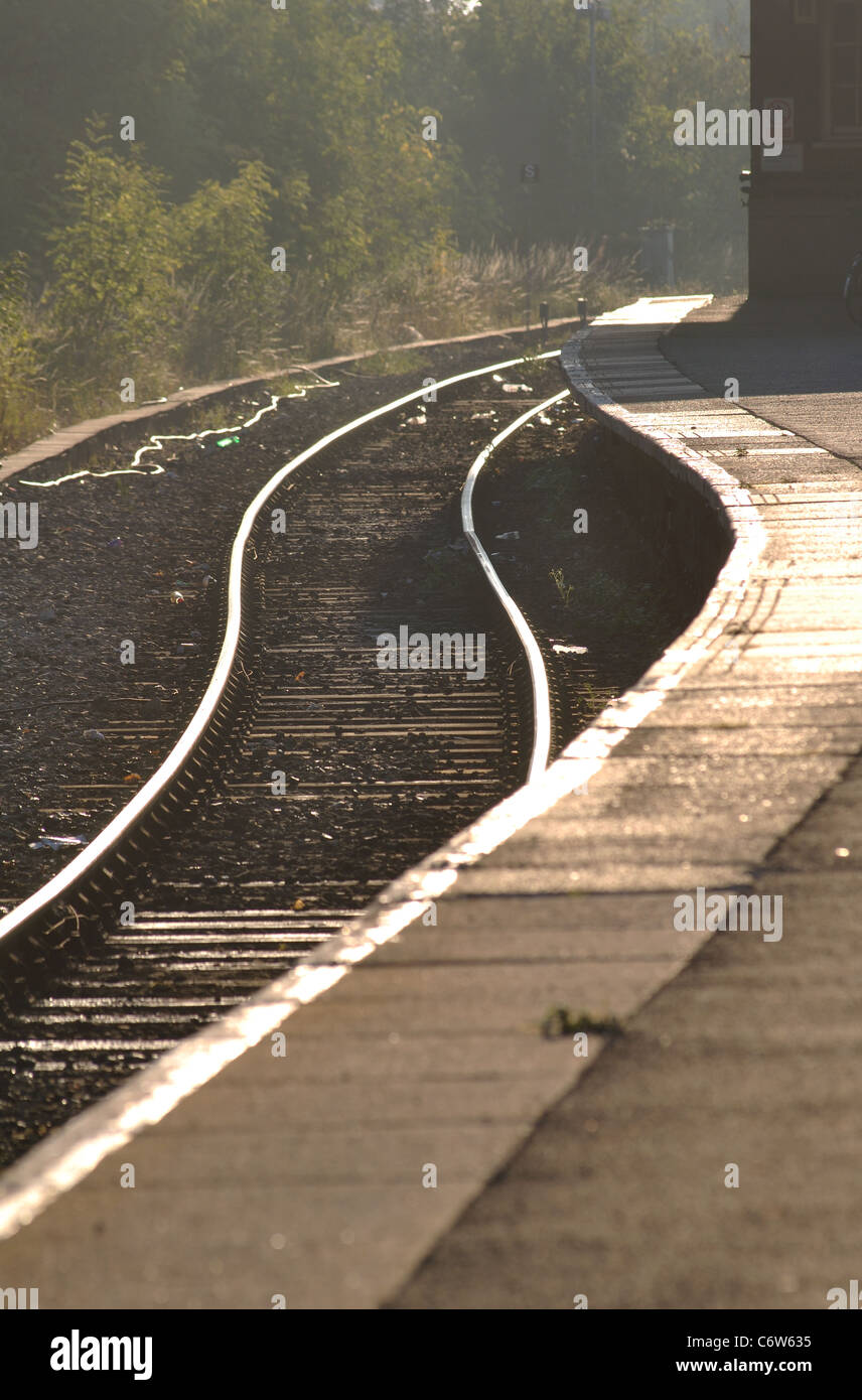 Panneaux voie de chemin de fer et de la plate-forme edge, Leamington Spa, Warwickshire, England, UK Banque D'Images