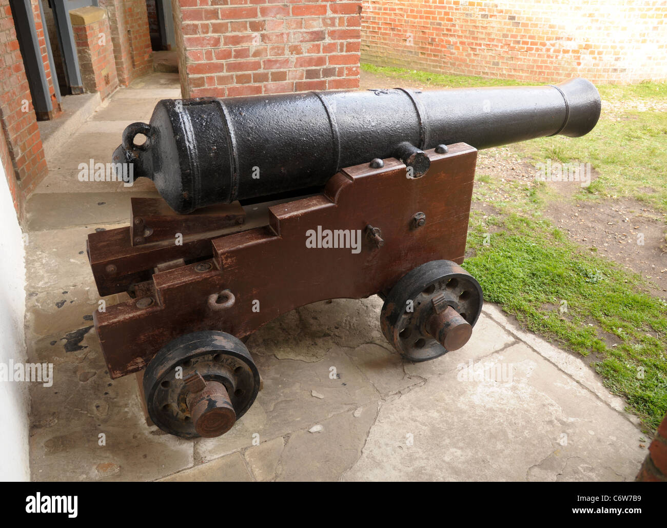 9 pounder Bloomfield cannon datant de 1799. Sur l'affichage à l'château de Hurst, Hampshire, Angleterre. Banque D'Images