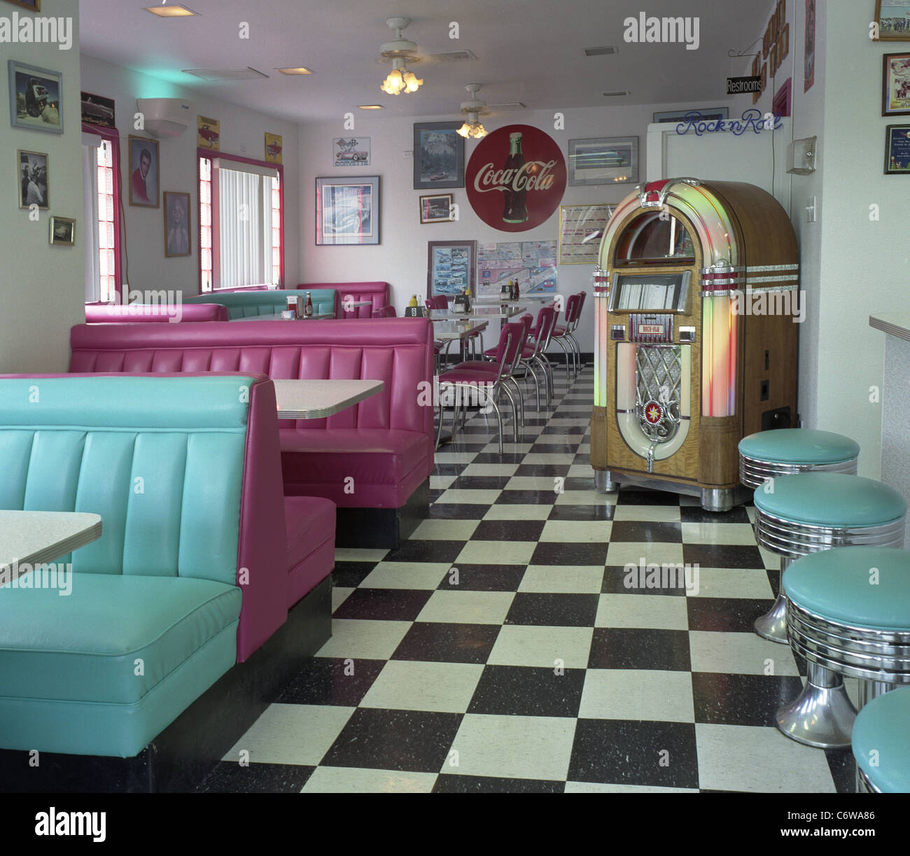 Intérieur de M. D'z Diner, Kingman, Arizona, avec juke-box classique. Banque D'Images