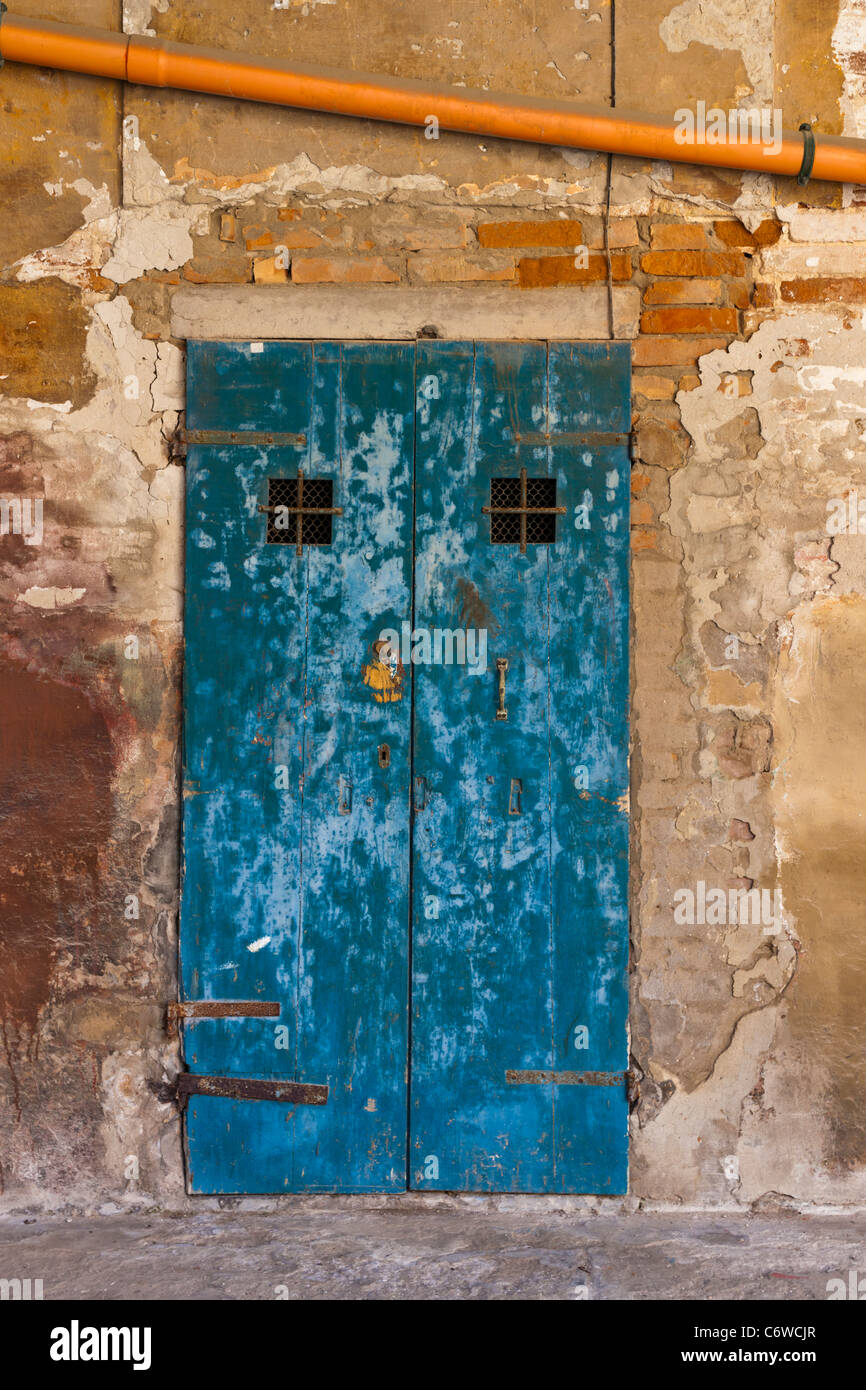 Dans la Cour, porte du Palais patriarcal, San Pietro di Castello, Venise Banque D'Images