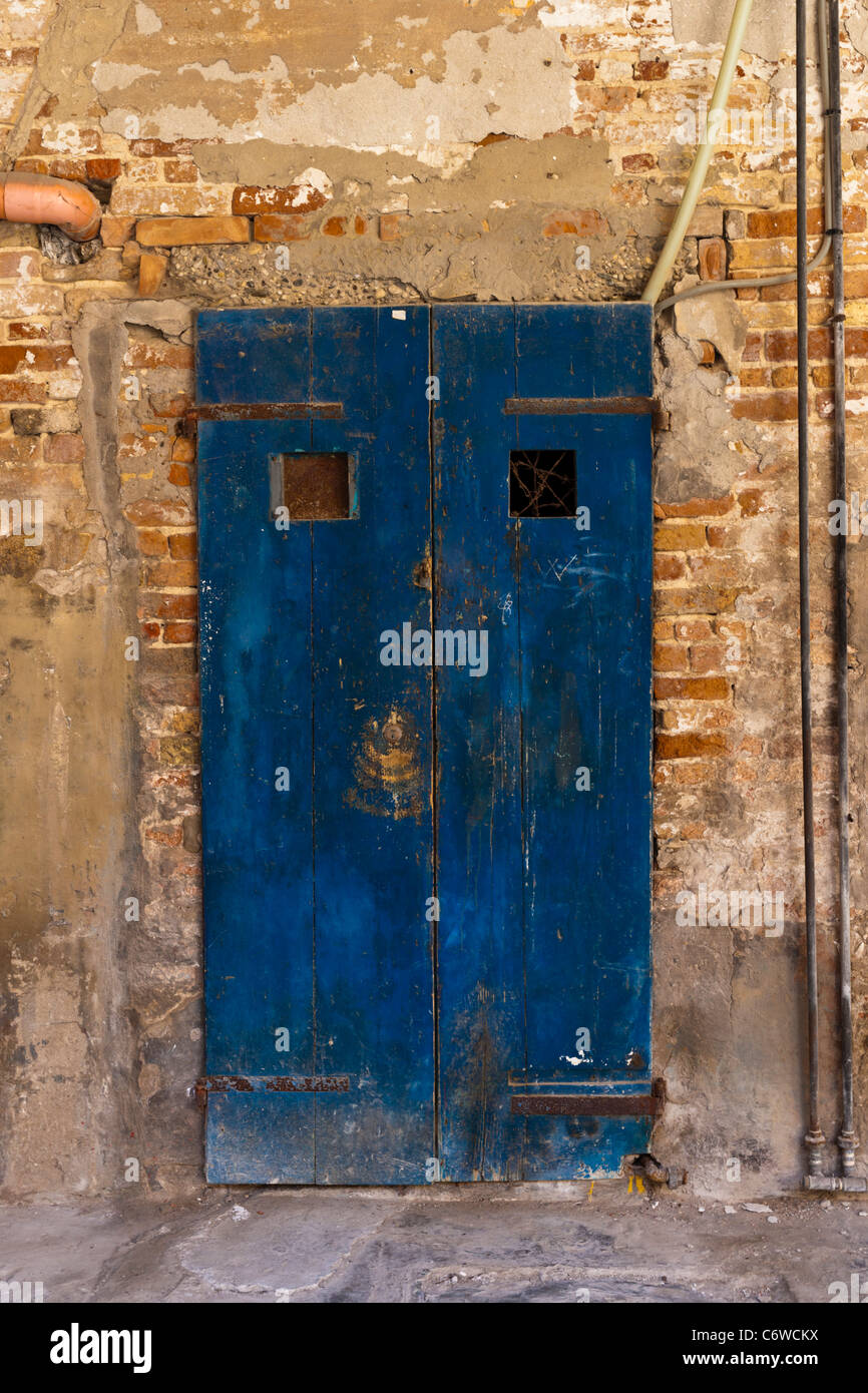 Dans la Cour, porte du Palais patriarcal, San Pietro di Castello, Venise Banque D'Images