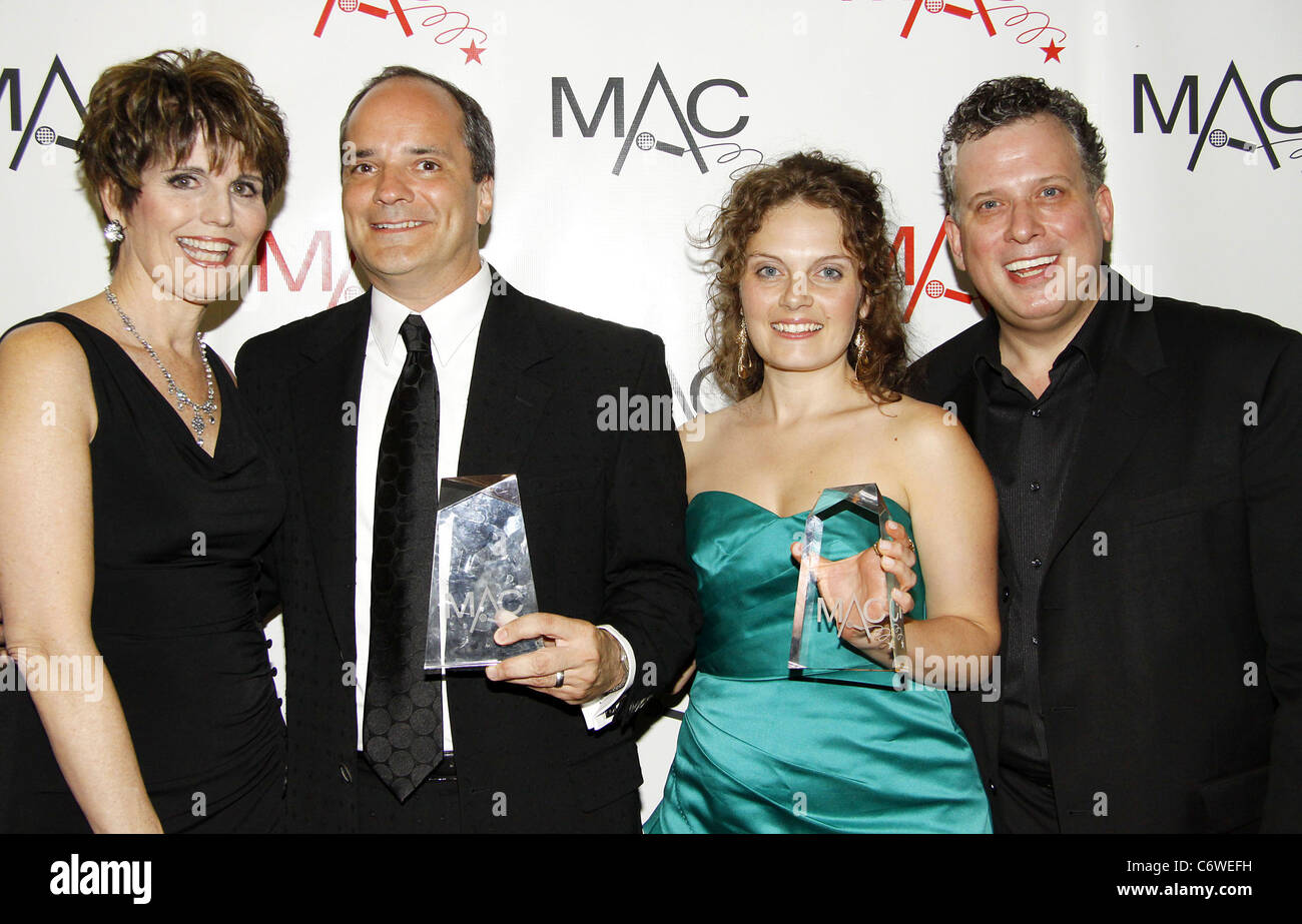 Lucie Arnaz, Tom Rocco, Danielle Grabianowski et Billy Stritch MAC 2010 Awards tenue à B.B. King's. La ville de New York, USA - Banque D'Images