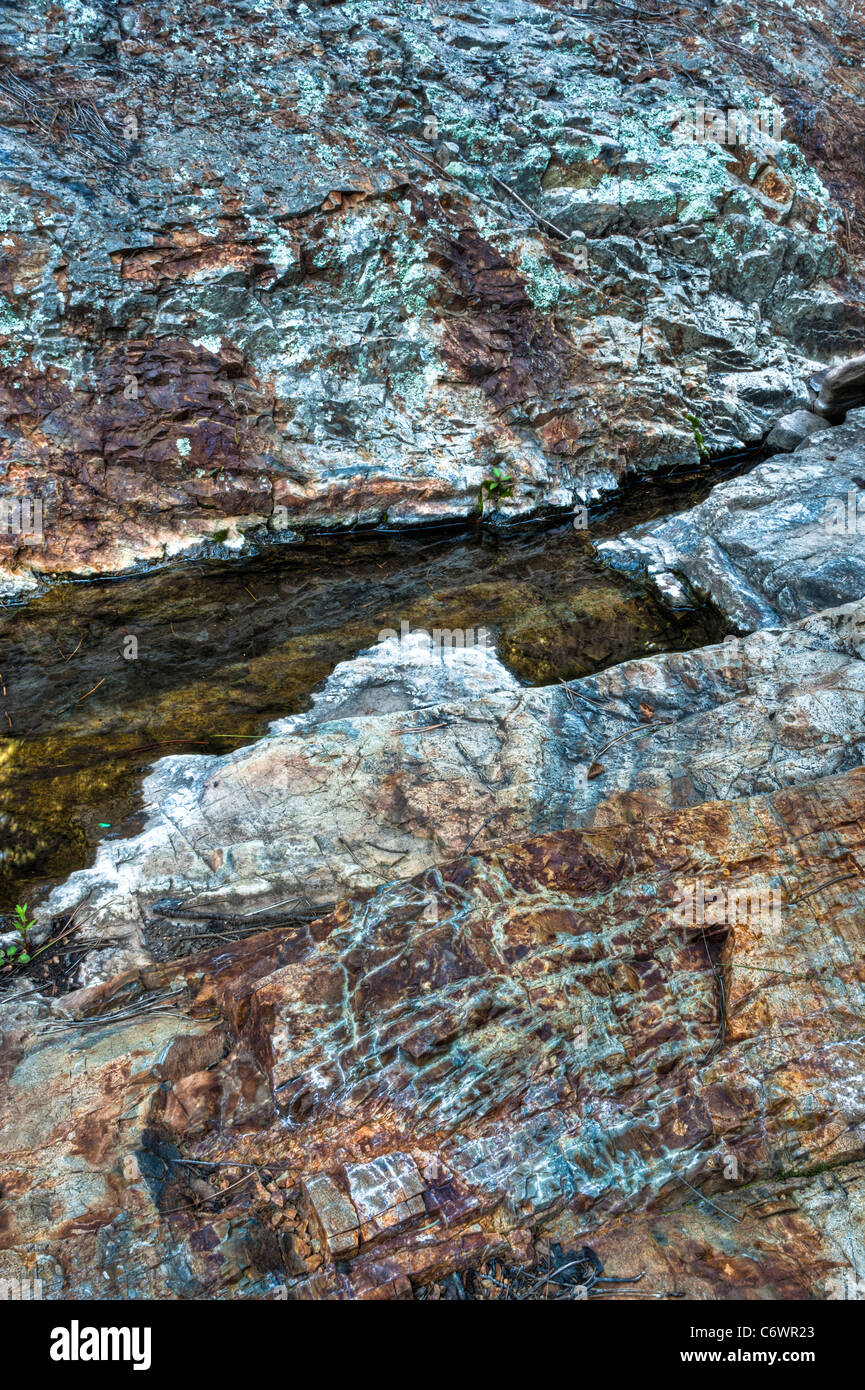 Granit ancien le long du ruisseau Workman. Banque D'Images