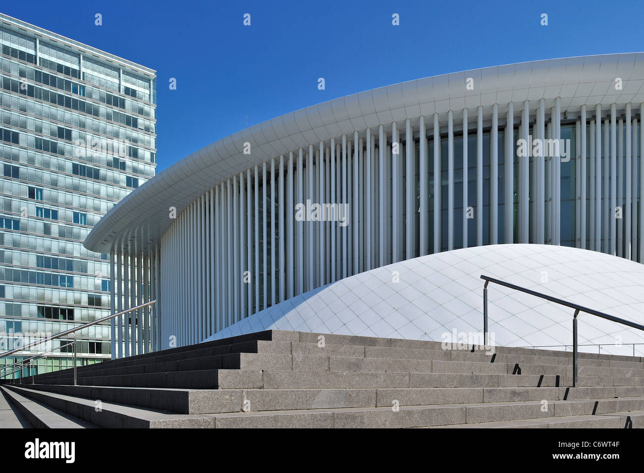 Bâtiment du Parlement européen et des bureaux de Concerts Grande-Duchesse Joséphine-Charlotte / Philharmonie Luxembourg à Kirchberg Banque D'Images