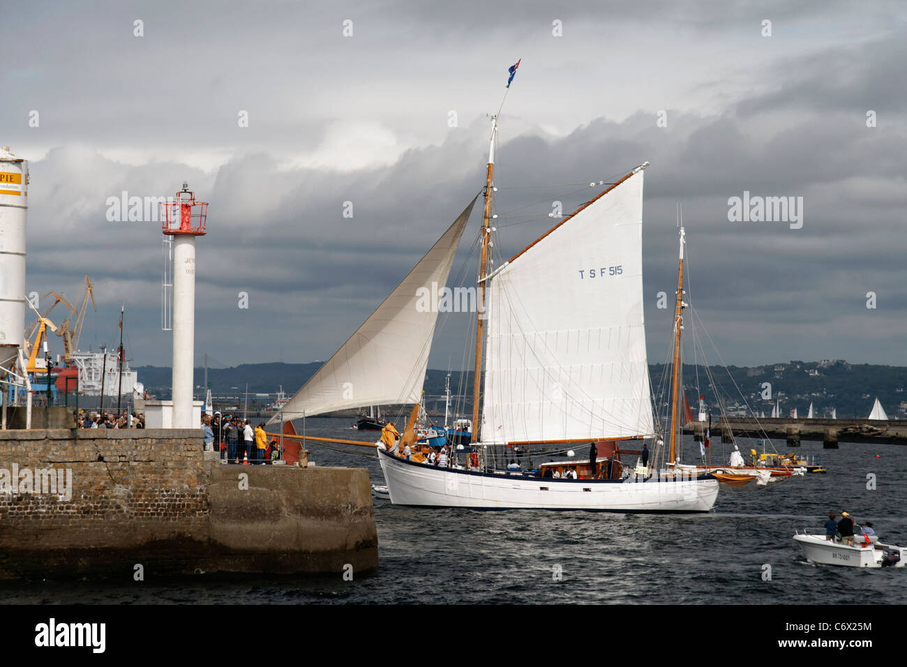 Etoile Molène Dundee (thon), entre dans le port de Brest durant le festival maritime (Bretagne, France). Banque D'Images