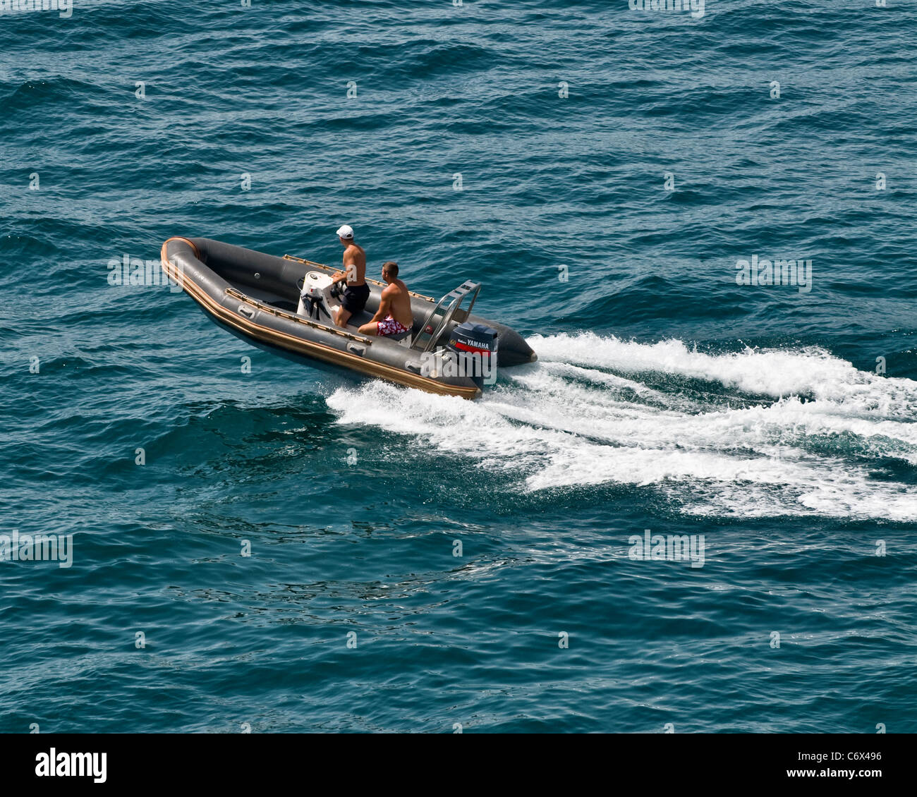 Rapide petit bateau gonflable, plaisance, Enduro Yamaha 60HP moteur hors  bord unique Photo Stock - Alamy