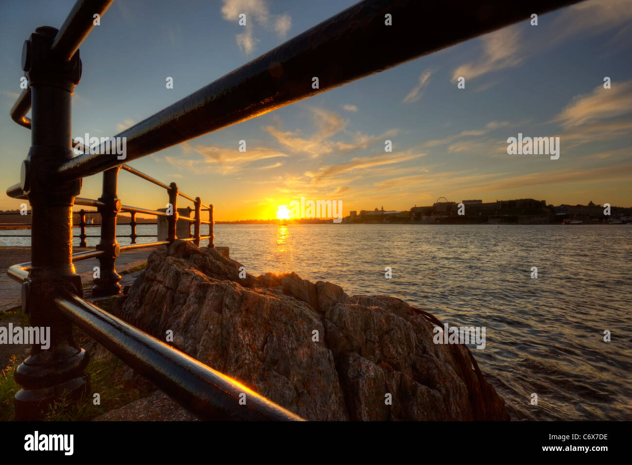 Coucher de soleil sur Plymouth Hoe vu de Mountbatten Banque D'Images