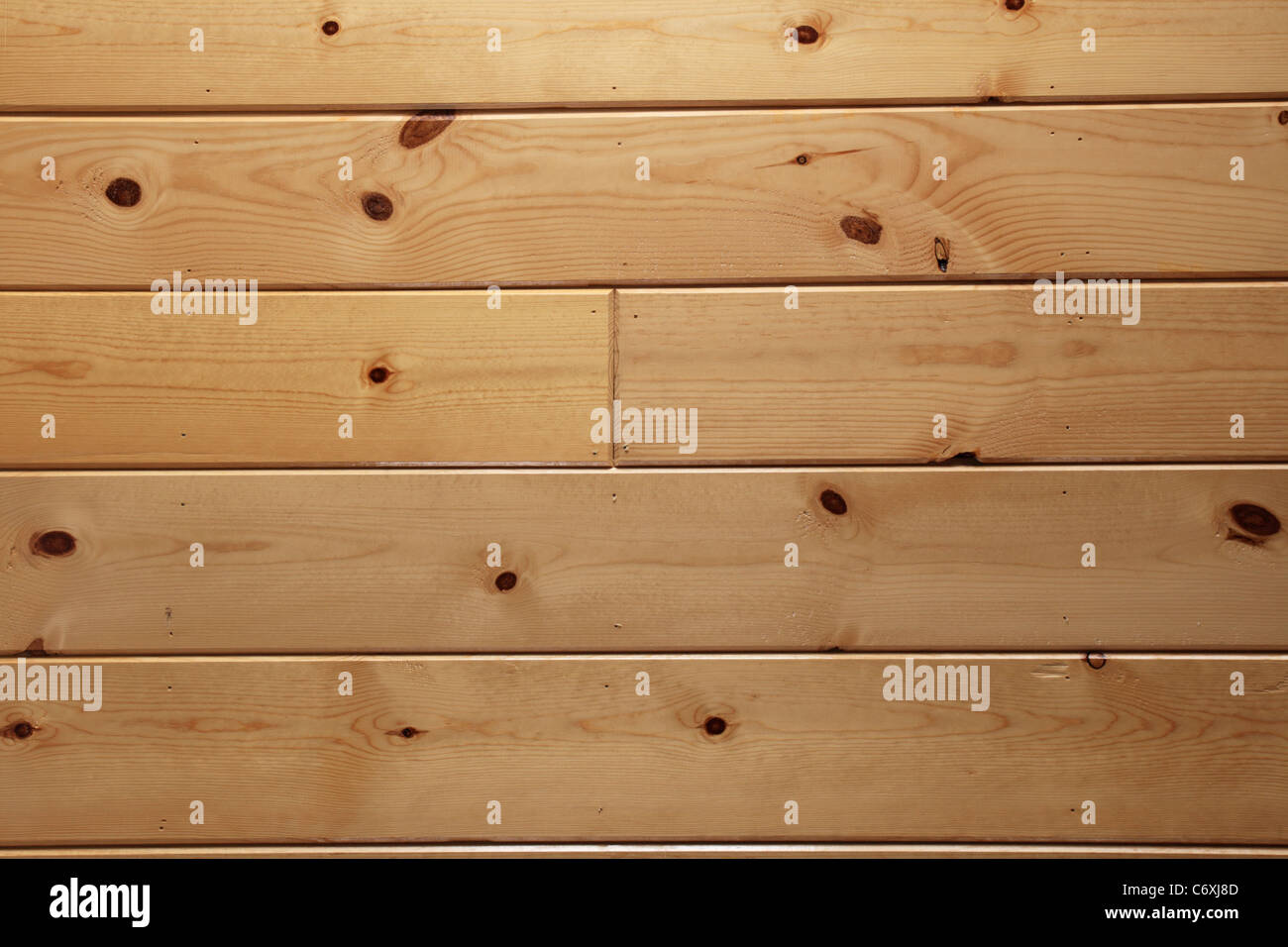 La planche en bois vernis lambris noueux texture de fond Banque D'Images