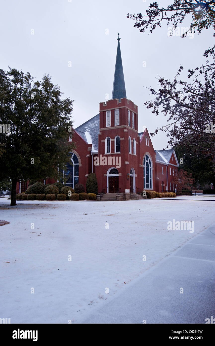 L'église d'un pays couvert de neige Banque D'Images