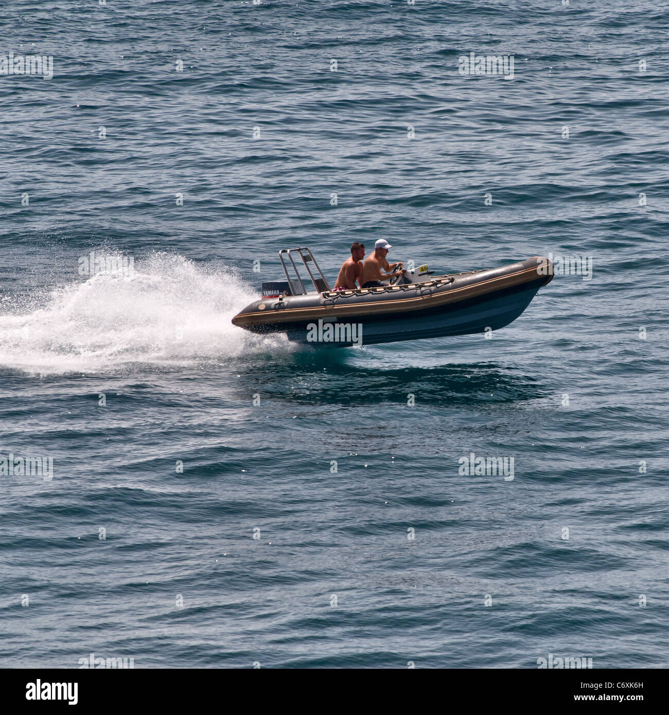 Rapide petit bateau gonflable, plaisance, Enduro Yamaha 60HP moteur hors bord unique Banque D'Images