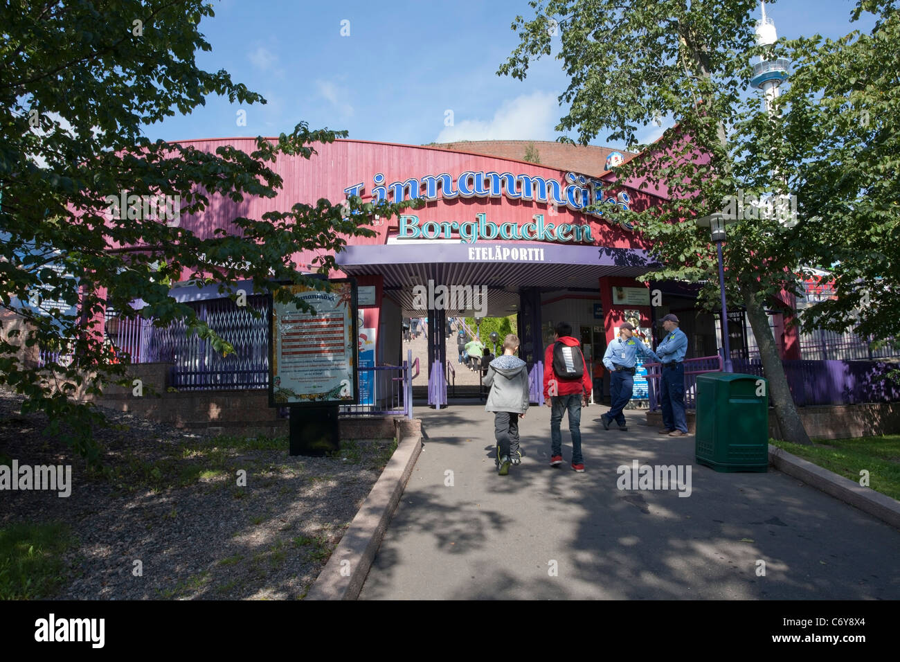 Le parc d'attractions Linnanmäki gate Helsinki Finlande Banque D'Images