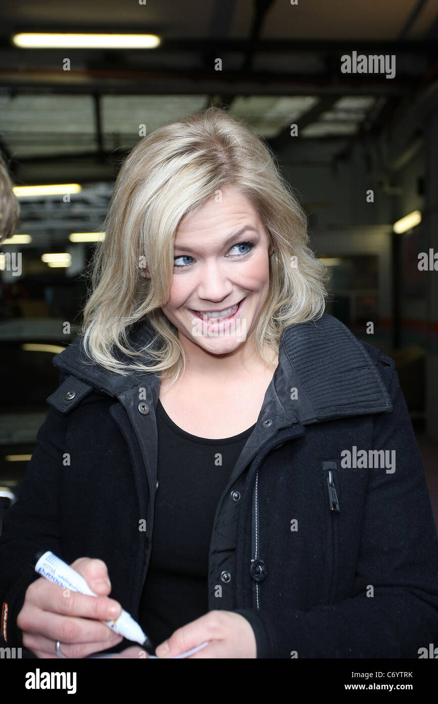 Suzanne Shaw à l'extérieur de l'ITV studios London, England - 01.04.10 Banque D'Images