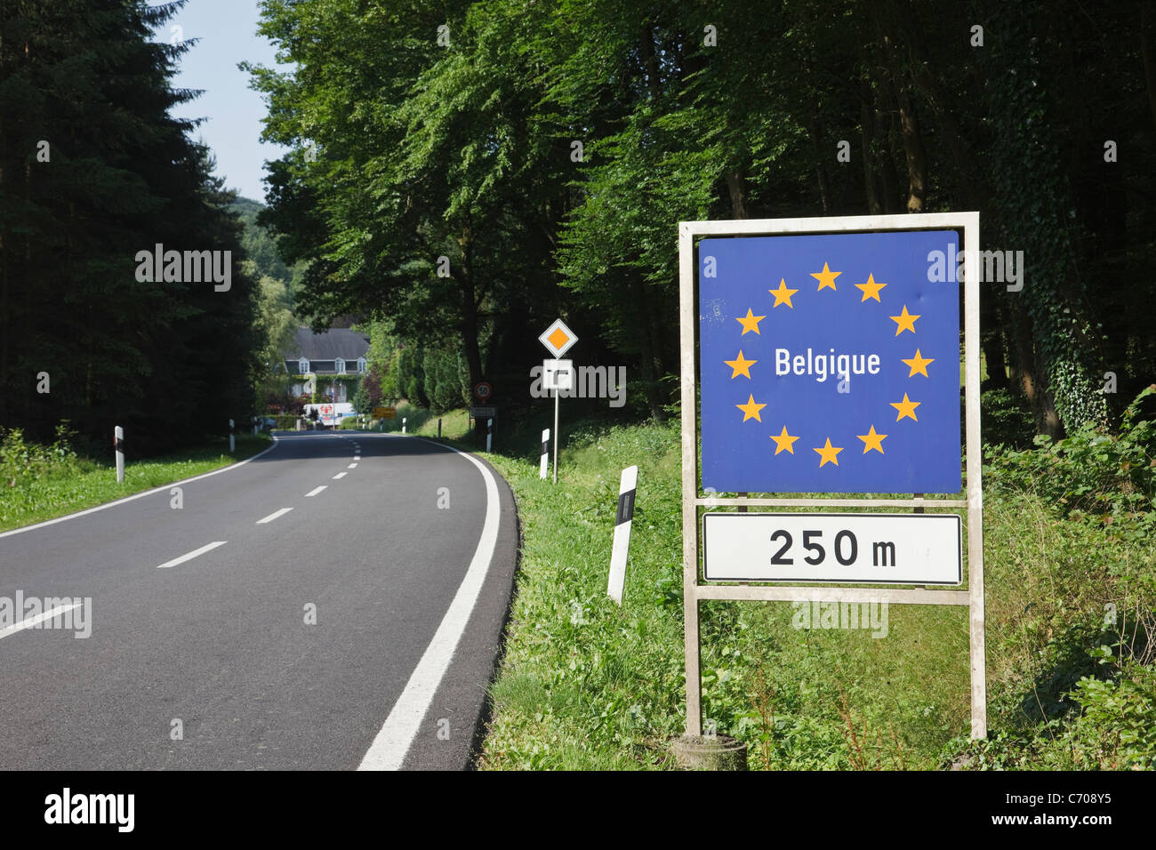 Route de Belgique avec l'Union européenne signe frontière belge Belgique. Grand-duché de Luxembourg, l'Europe. Banque D'Images