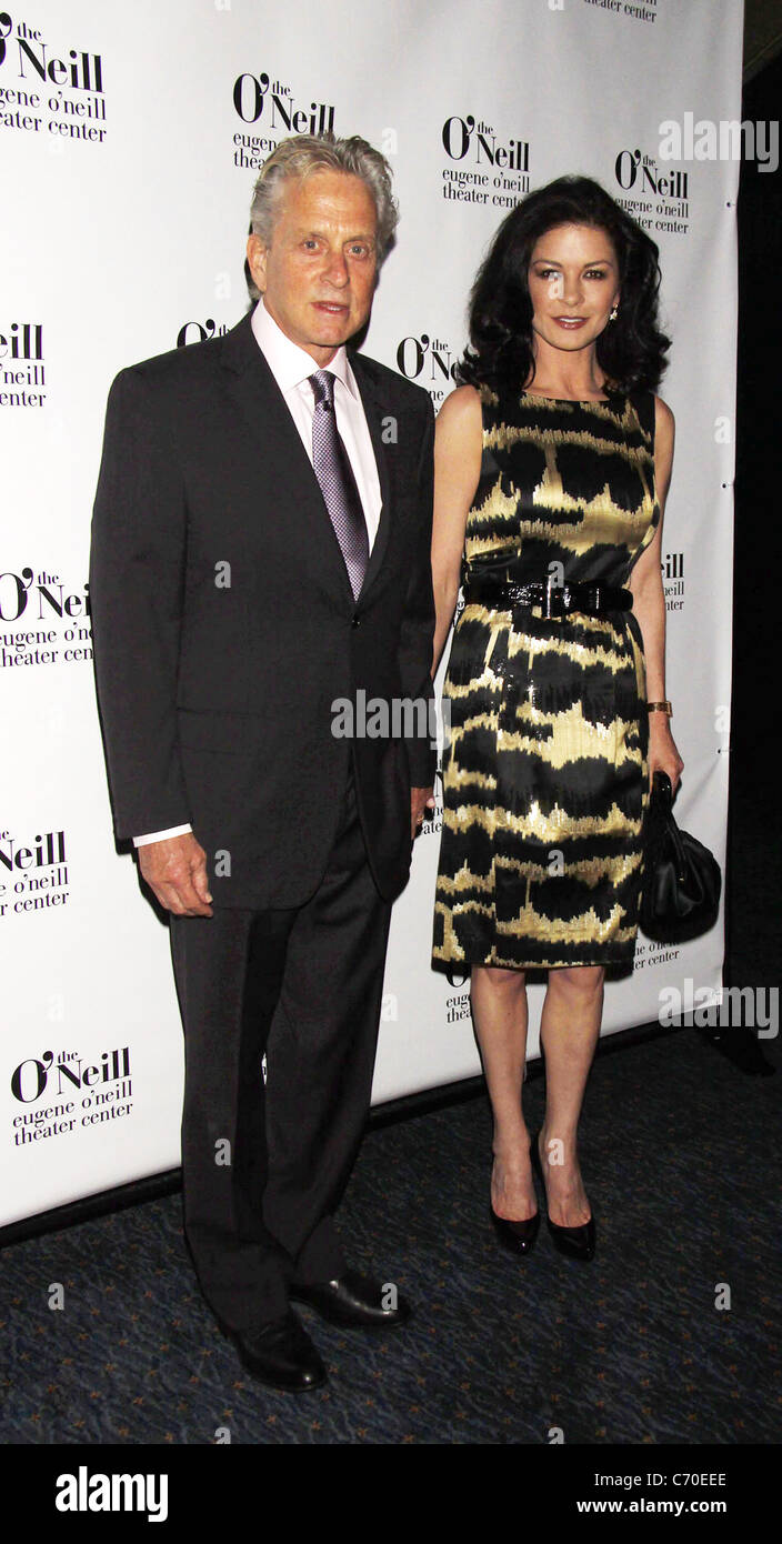 Michael Douglas et Catherine Zeta-Jones participant à la 2010 Eugene O'Neill Theatre Centre Monte Cristo prix visaient à Hal Banque D'Images