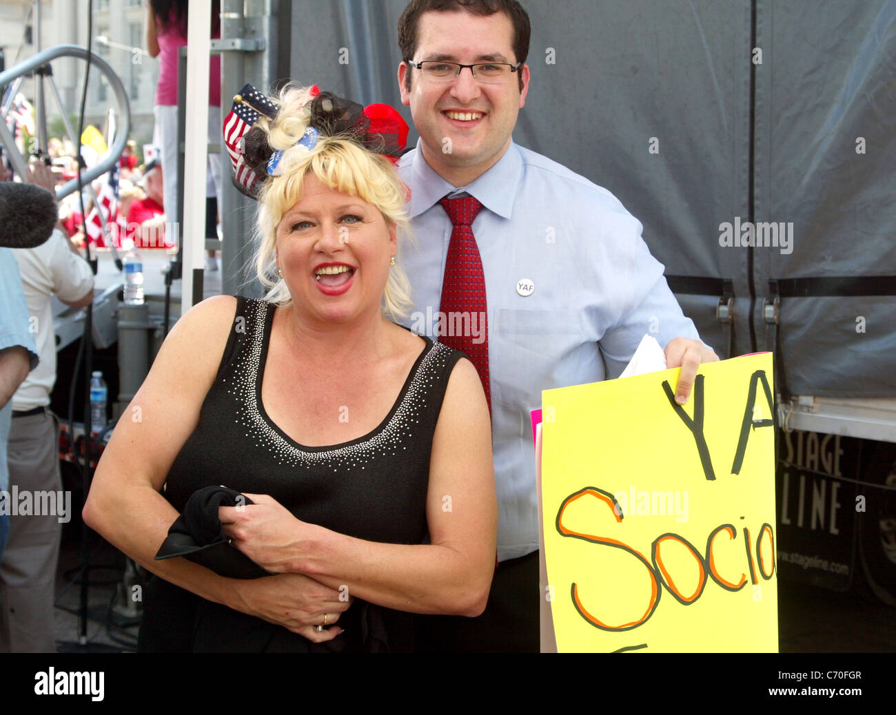 Saturday Night Live comédienne, Victoria Jackson et Jordan marque Directeur exécutif de jeunes Américains pour la liberté au plateau Banque D'Images
