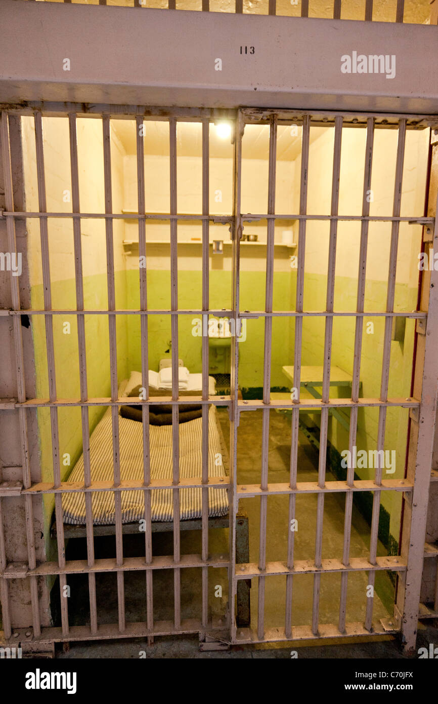 Cellule de prison dans le cellhouse principal à la prison d'Alcatraz, l'île d'Alcatraz, San Francisco Bay, California, USA. JMH 5239 Banque D'Images