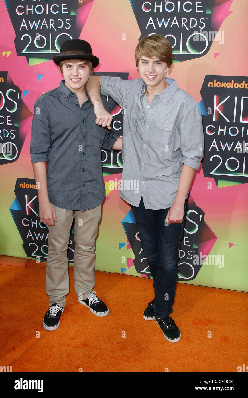 Dylan Sprouse et Cole Sprouse Nickelodeon's 23rd Annual Kids' Choice Awards - Arrivals a tenu à l'UCLA's Pauley Pavilion Los Banque D'Images