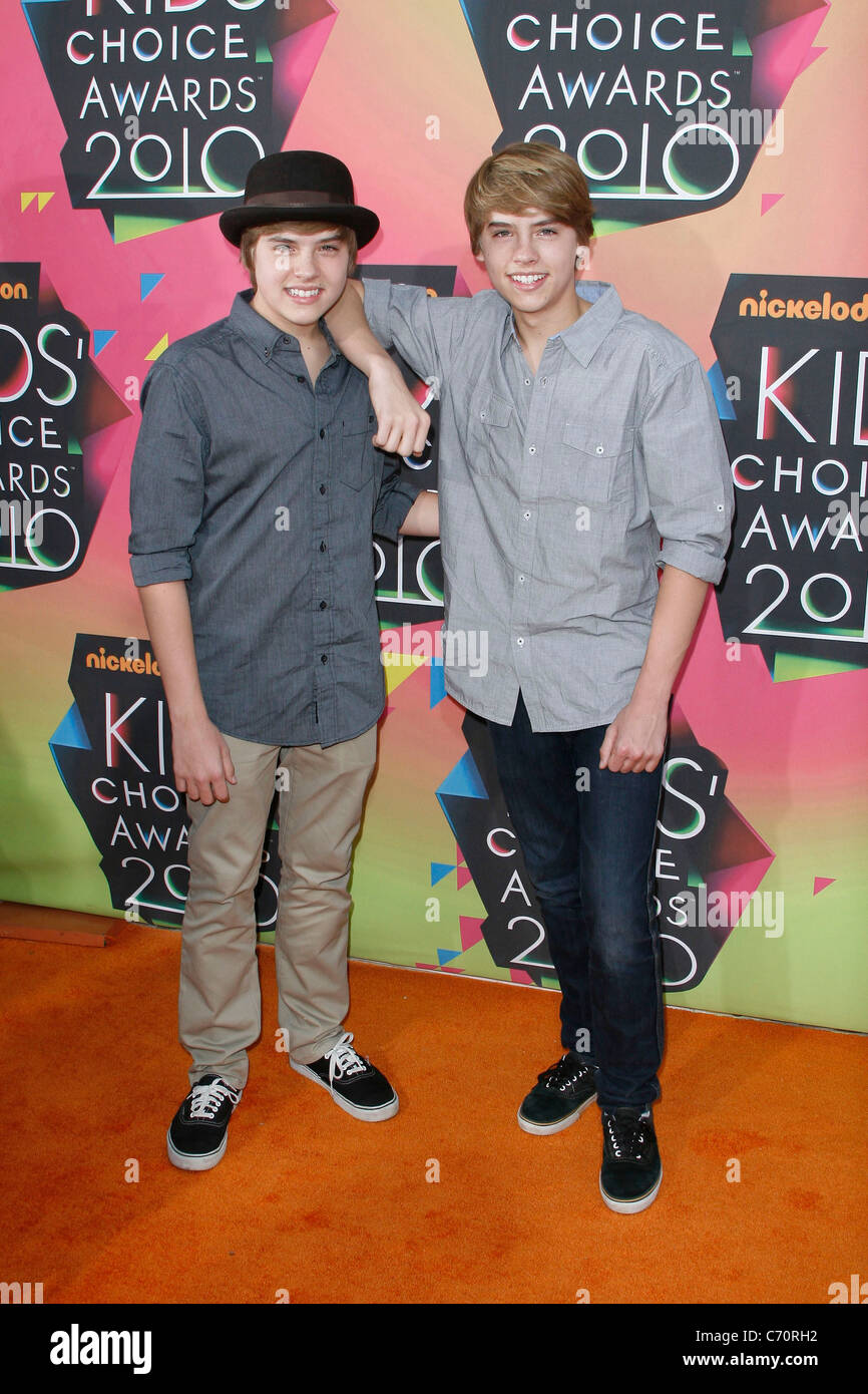 Dylan Sprouse et Cole Sprouse Nickelodeon's 23rd Annual Kids' Choice Awards - Arrivals a tenu à l'UCLA's Pauley Pavilion Los Banque D'Images