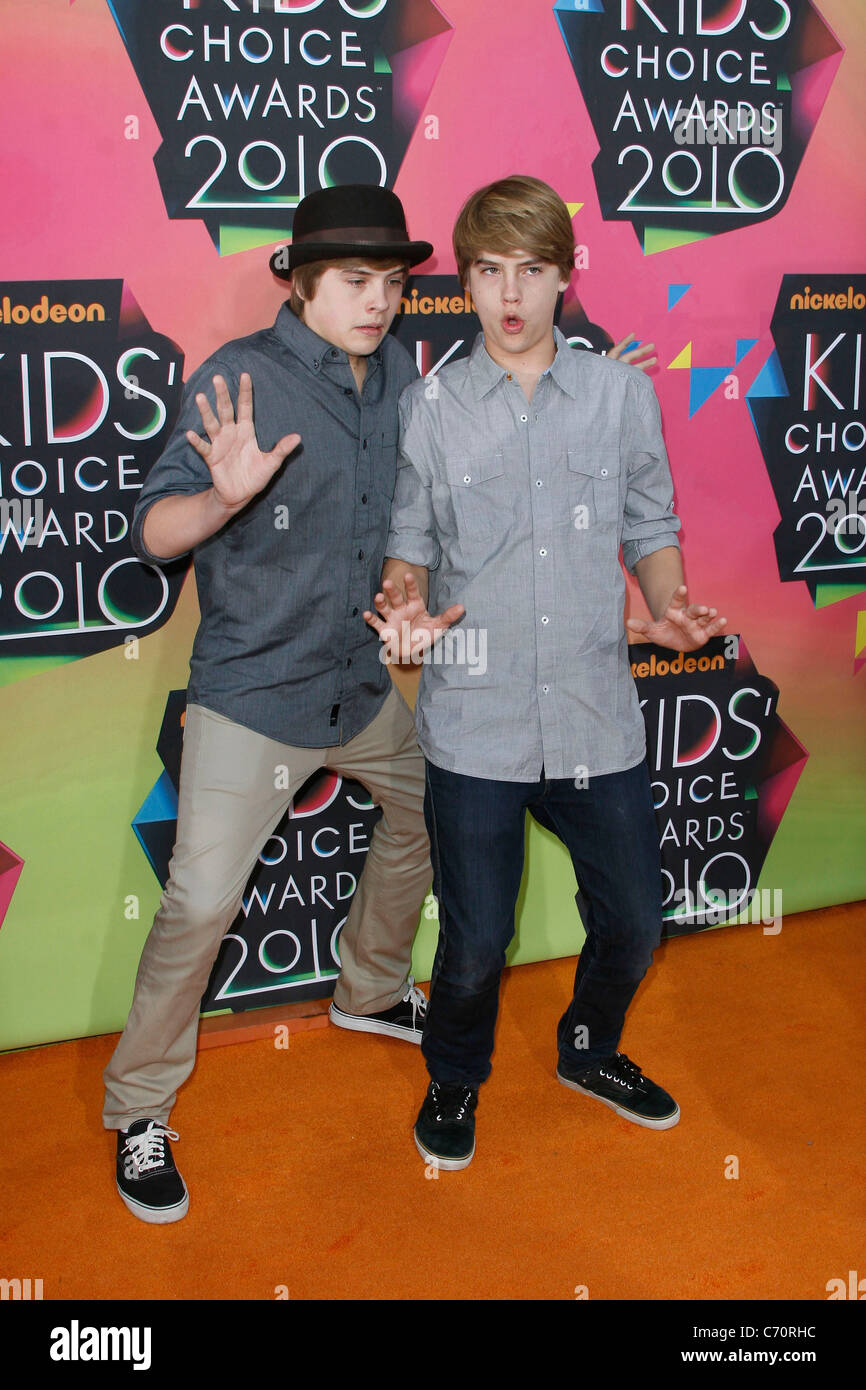 Dylan Sprouse et Cole Sprouse Nickelodeon's 23rd Annual Kids' Choice Awards - Arrivals a tenu à l'UCLA's Pauley Pavilion Los Banque D'Images