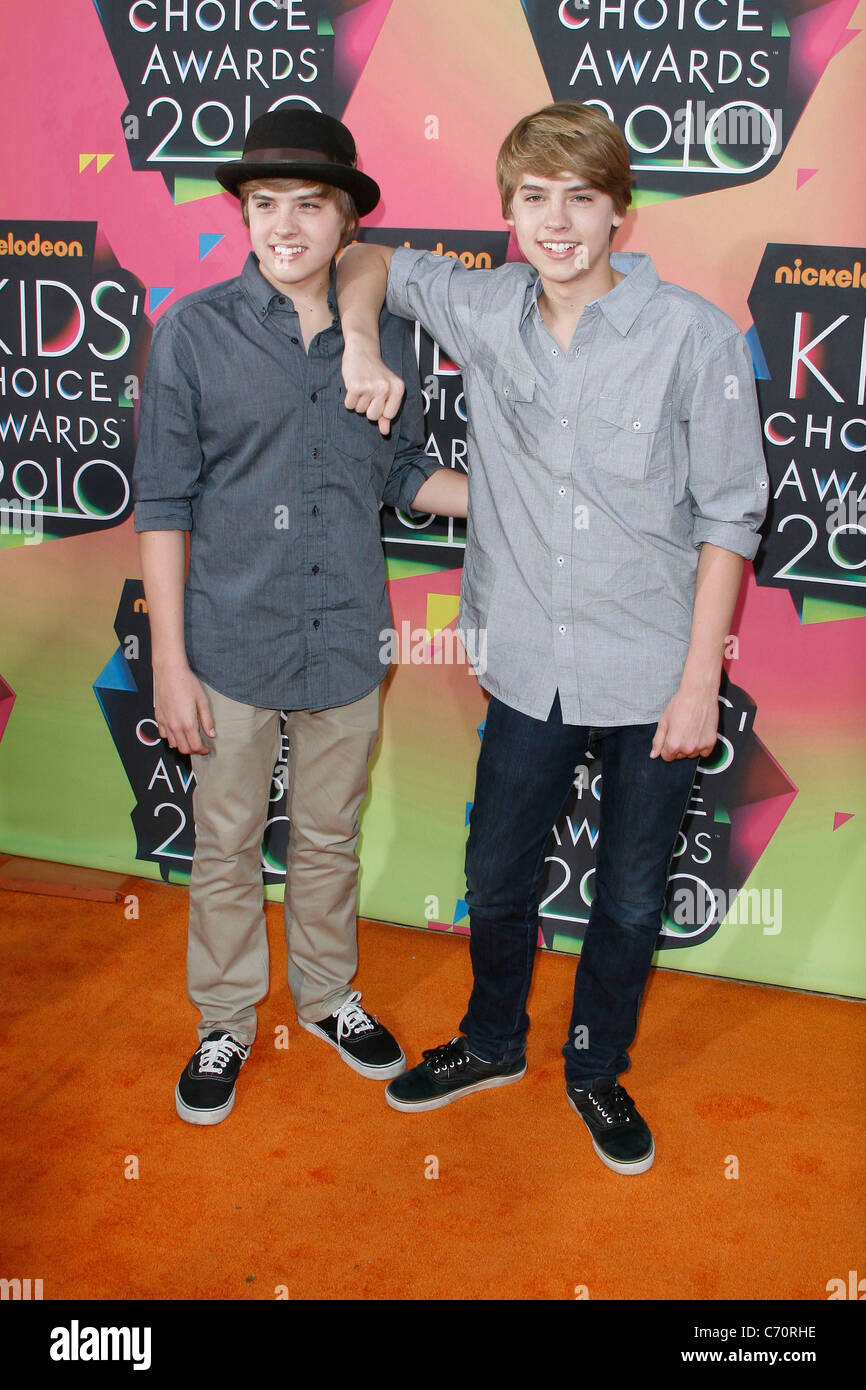 Dylan Sprouse et Cole Sprouse Nickelodeon's 23rd Annual Kids' Choice Awards - Arrivals a tenu à l'UCLA's Pauley Pavilion Los Banque D'Images