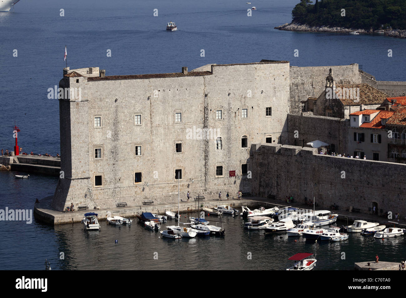 Disponibles en face de la ville médiévale fortifiée de Dubrovnik, Croatie Banque D'Images