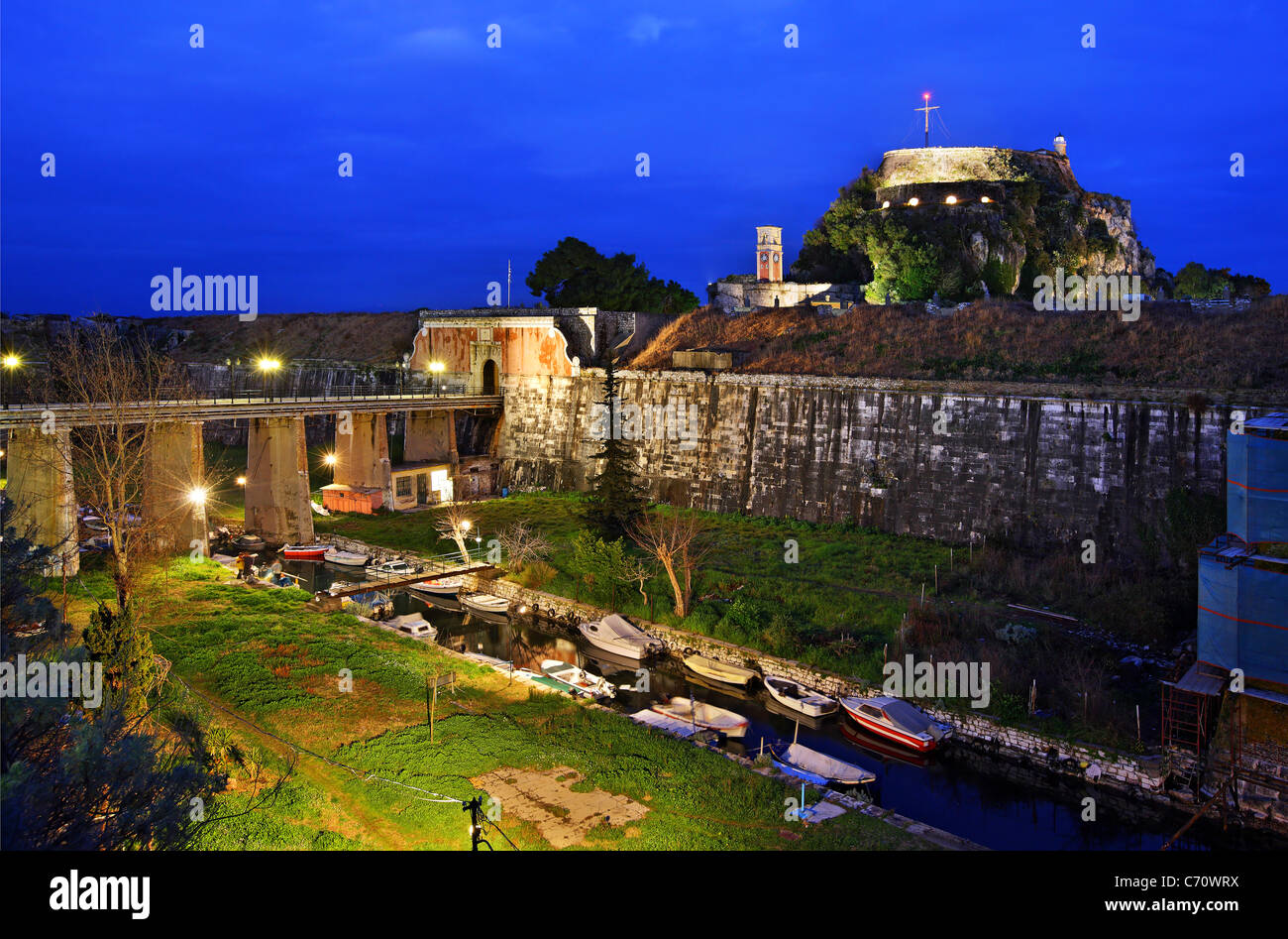 Grèce, Corfou (Kerkyra)' ou 'île. Le Vieux Fort et le canal appelé "Contrafossa', qui la sépare de la vieille ville Banque D'Images