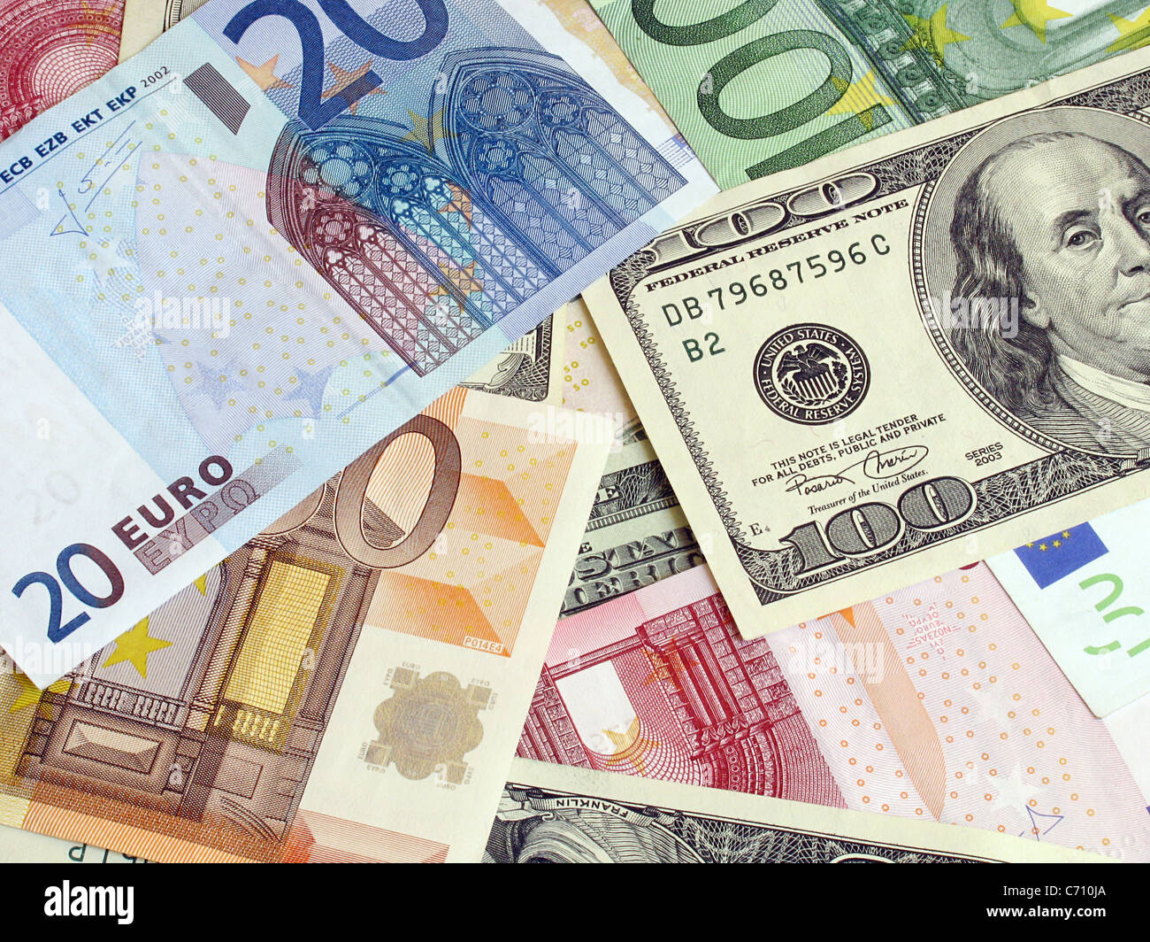 100 dollars et 100 billets en euros Banque de photographies et d’images ...