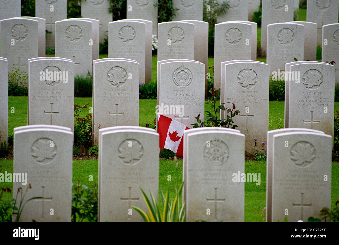 Le cimetière militaire canadien de Dieppe, dans le Nord de la France. WW1 et WW2 cimetières entretenus par la Commonwealth War Graves Commission,CSGC. Banque D'Images