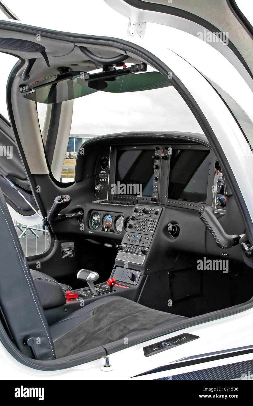 Affichage du Cirrus SR22 Cockpit au Farnborough International Airshow Banque D'Images
