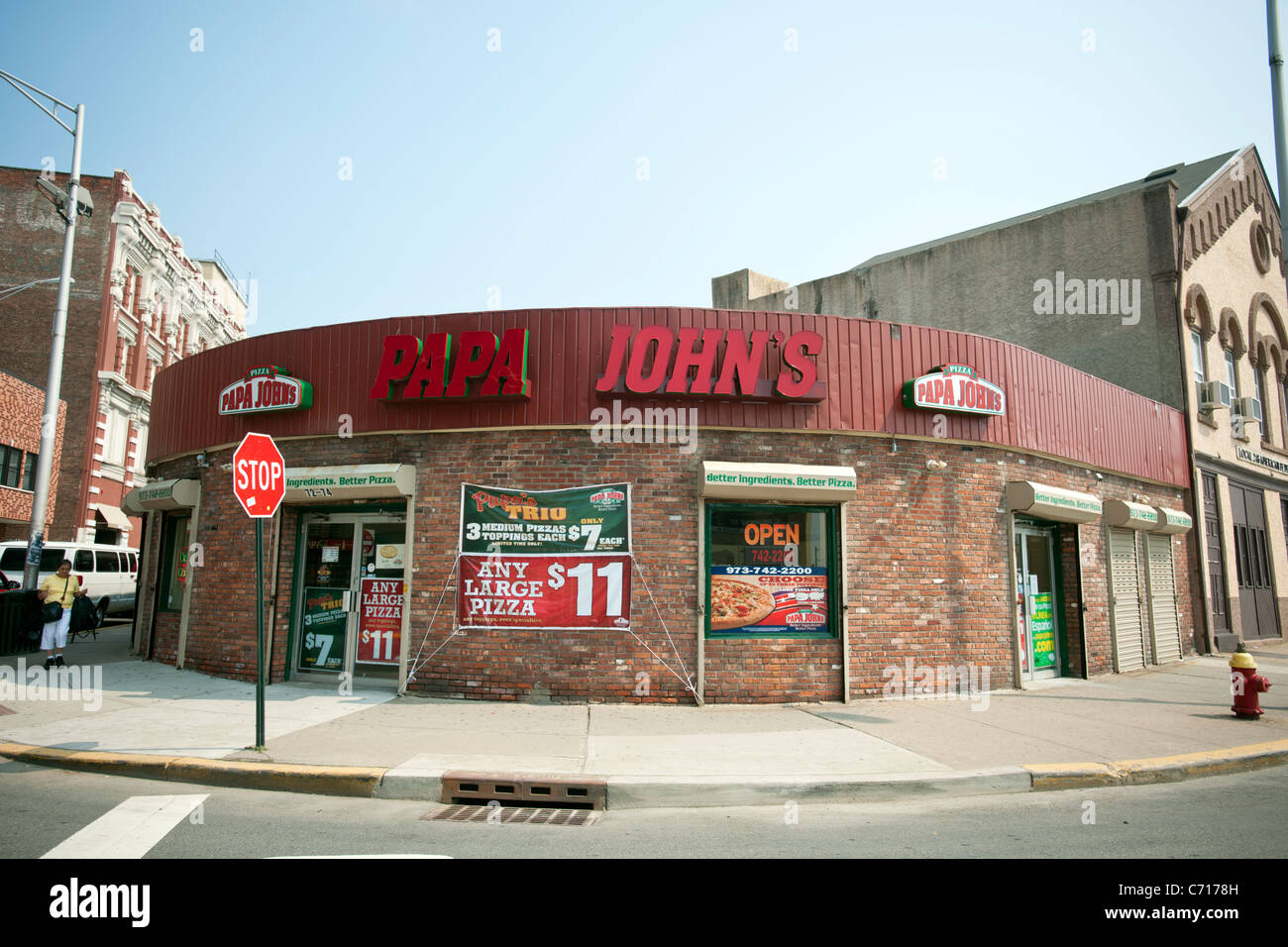 Un Papa John's Pizza Restaurant à Paterson, NJ est vu sur Samedi, 3 septembre 2011. (© Richard B. Levine) Banque D'Images